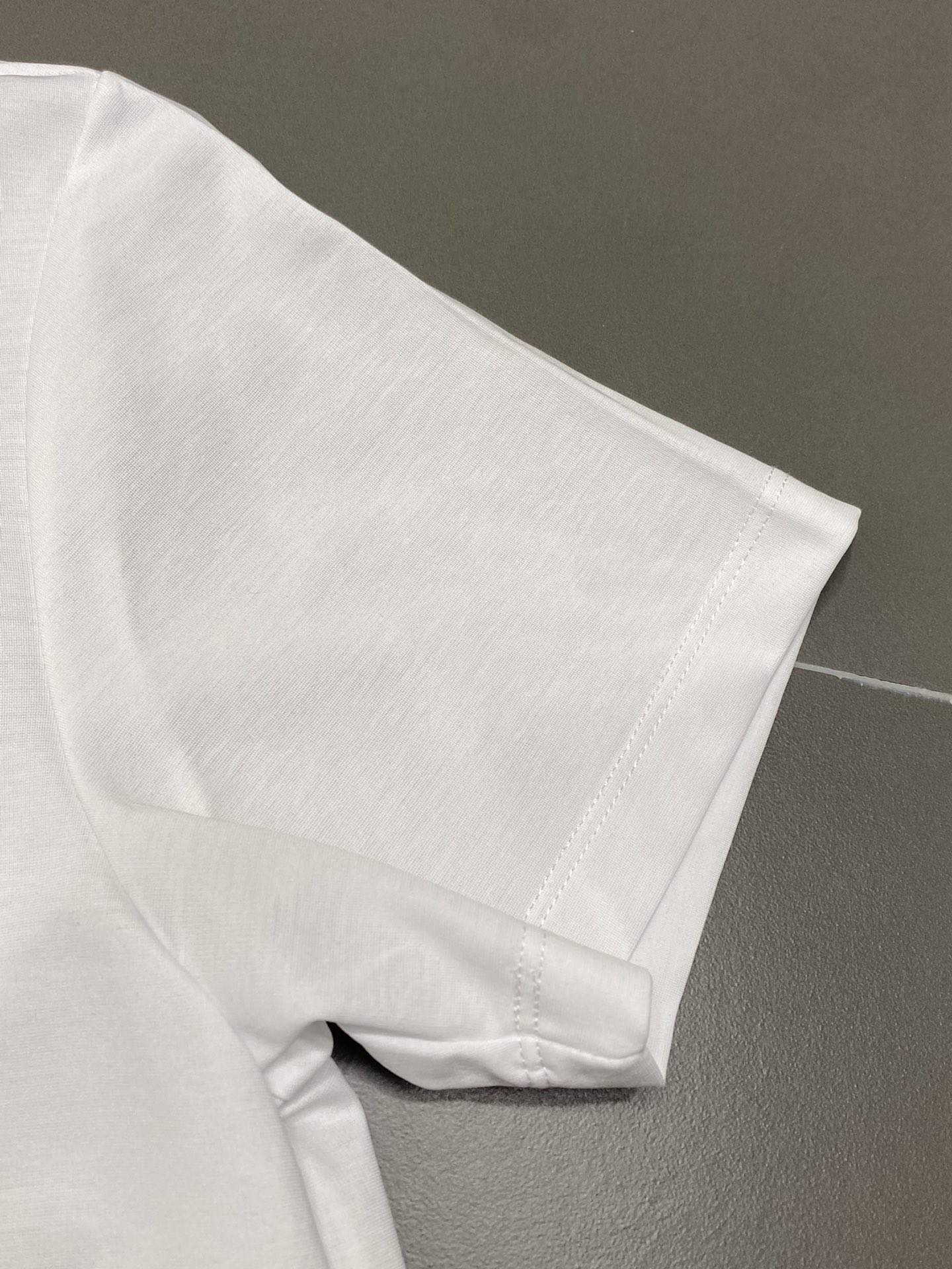    。Miumiu缪缪💥独家专供新款原单男士休闲春夏短袖 高端  高端版本 时尚百搭爆款⚠️⚠️✨✨进