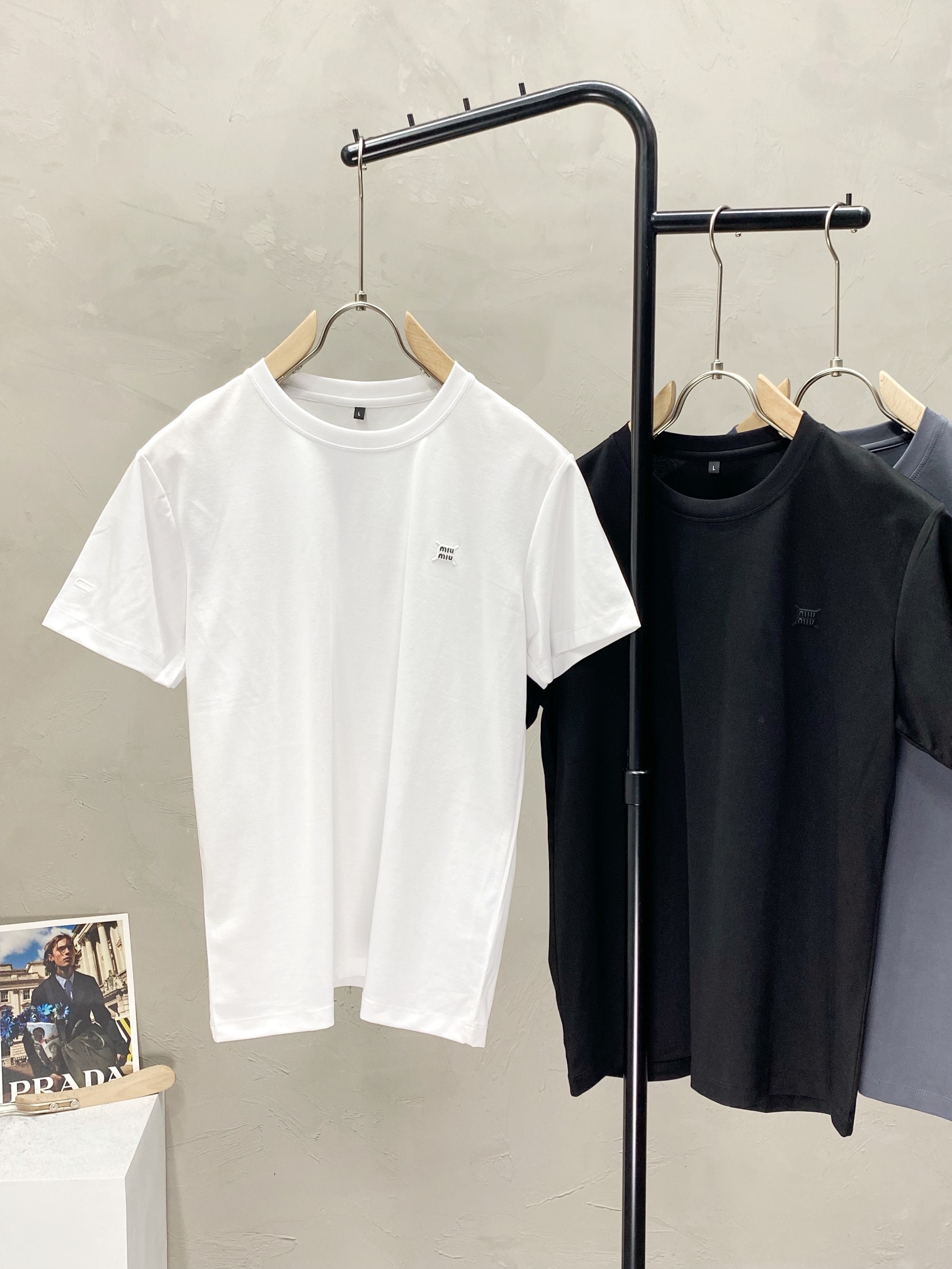    。Miumiu缪缪💥独家专供新款原单男士休闲春夏短袖 高端  高端版本 时尚百搭爆款⚠️⚠️✨✨进