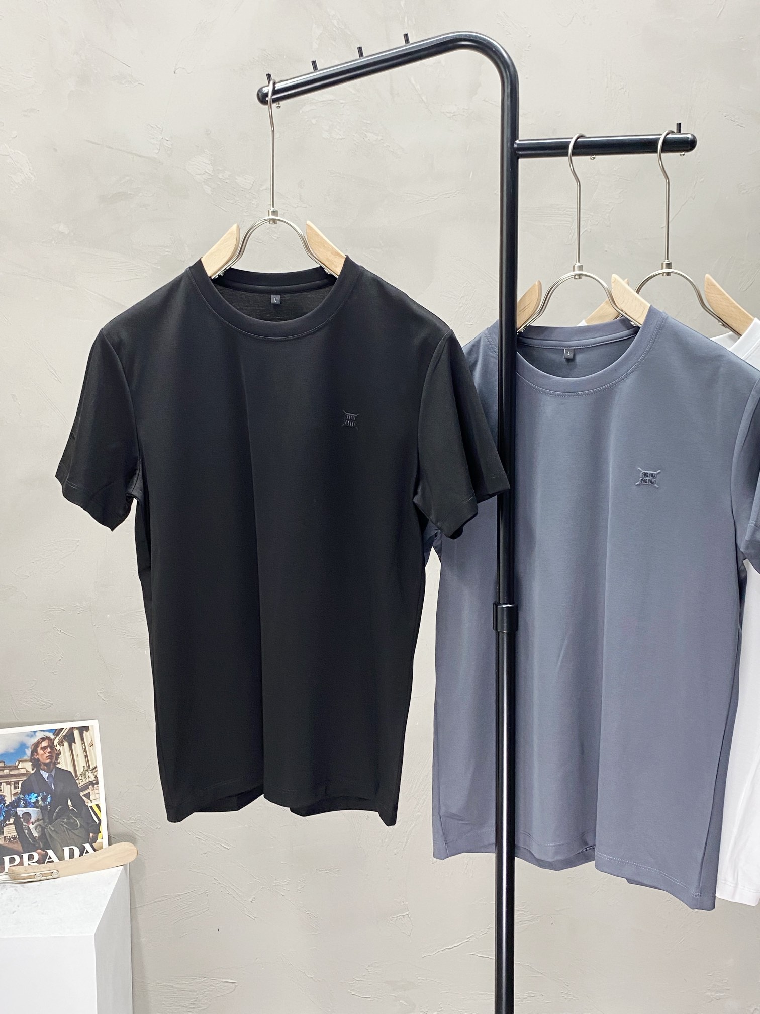    。Miumiu缪缪💥独家专供新款原单男士休闲春夏短袖 高端  高端版本 时尚百搭爆款⚠️⚠️✨✨进