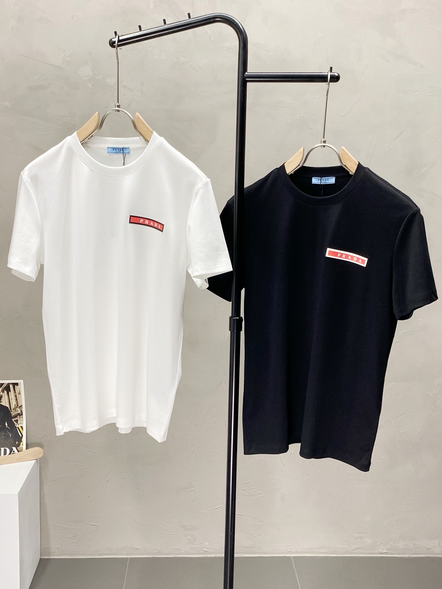    。Prada普拉达💥独家专供新款原单男士休闲春夏短袖 高端  高端版本 时尚百搭爆款⚠️⚠️✨✨进