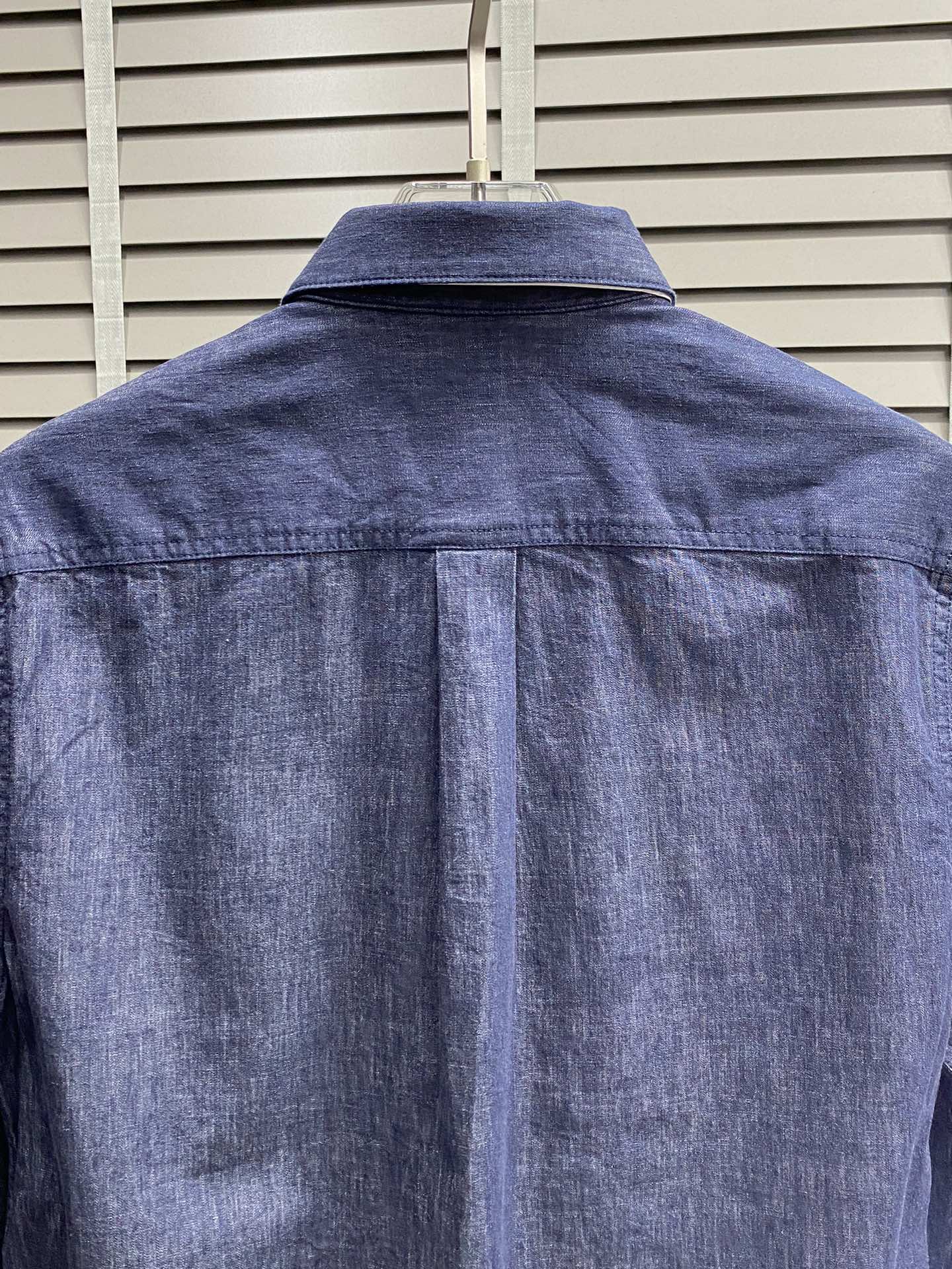  。Dior迪奥💥独家专供春秋新款衬衫。贸易公司渠道稀出，降温天气必备的保暖单品，不论是日常还是户外运动