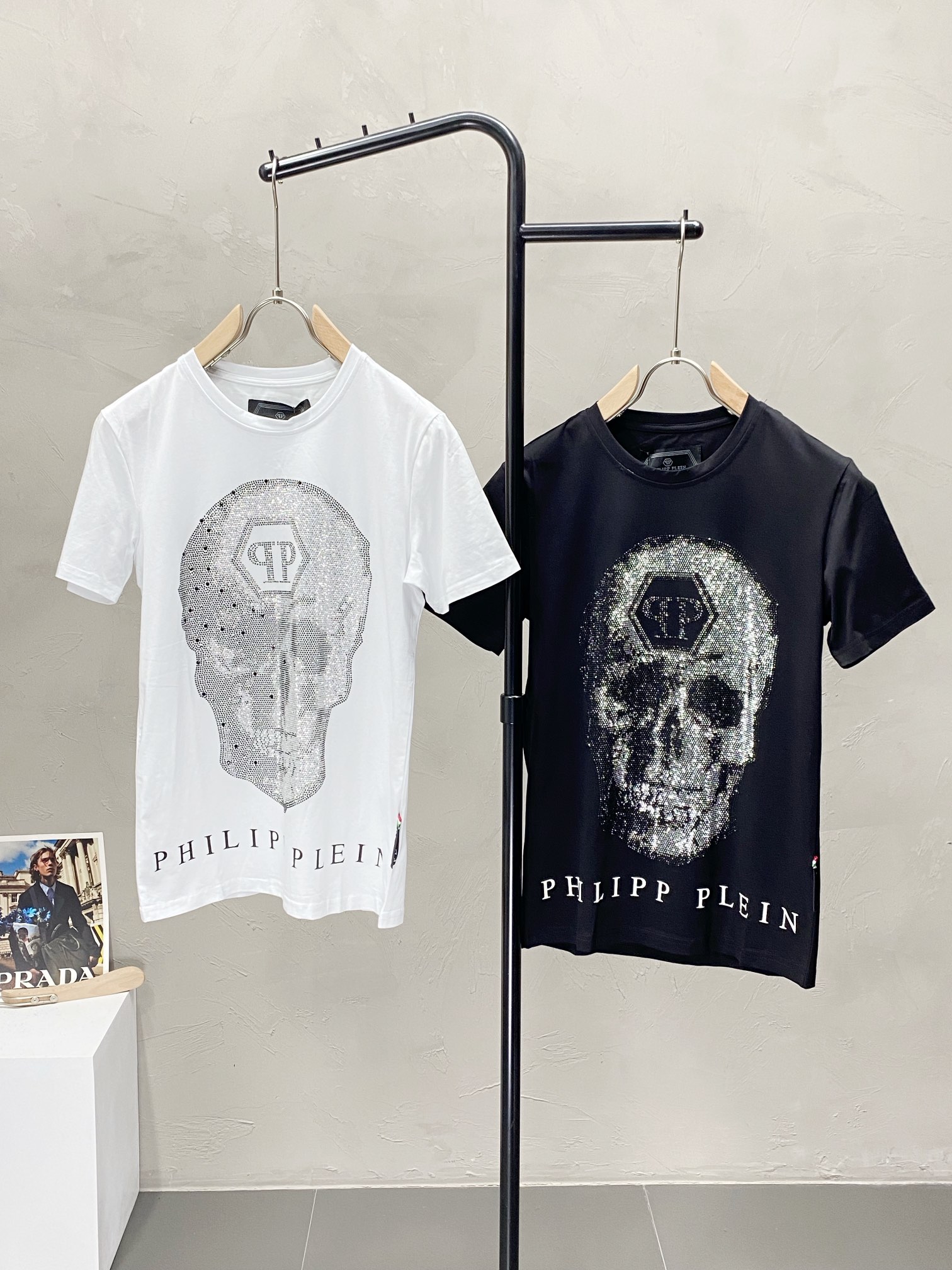 NO:448013,.PLPHPP PLEPN Philippe Prein exclusively supplies new original single men's casual short sleeves, high-end customization, high-end version, fashionable and versatile imported fabric, super soft and delicate, skin-friendly and comfortable to wear, high-end boutique, OEM, fine production, very good for the upper body, men's essential items, three standards, complete code number M-3XL,, PHILIPP PLEIN, loro piano, T-shirt, alexander wang19860909.PLPHPP PLEPN菲利普·普莱茵独家专供新款原单男士休闲短袖 高端定制 高端版本 时尚百搭爆款进口面料 手感超柔软细腻 穿着亲肤舒适 高端精品 代工厂精细做上身非常赞 男士必备单品 三标齐全 码数M-3XL,,PHILIPP PLEIN,loro piana,T-shirt,alexander wang,Men's clothing