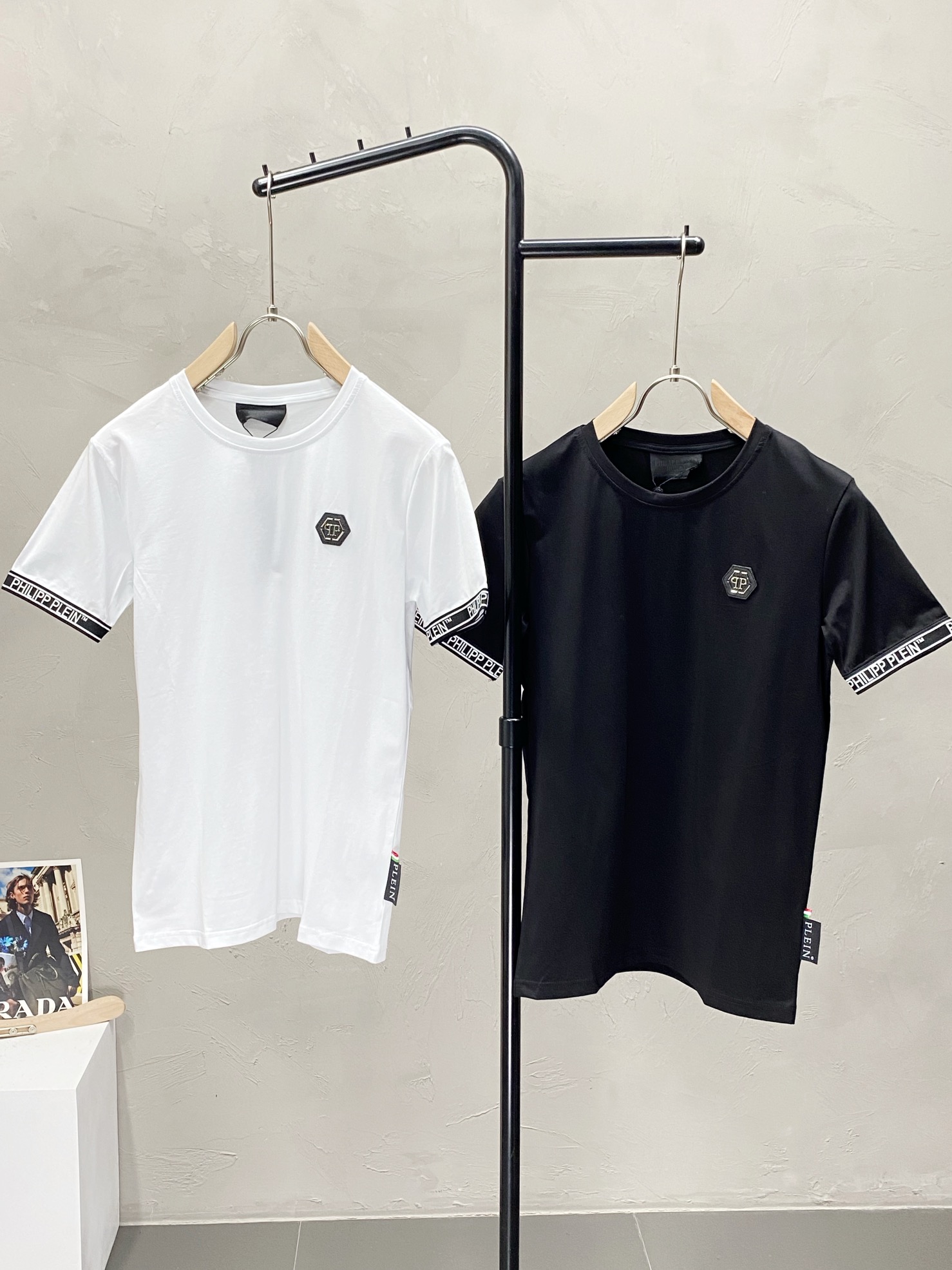 NO:448029,.PLPHPP PLEPN Philippe Prein exclusively supplies new original single men's casual short sleeves, high-end customization, high-end version, fashionable and versatile imported fabric, super soft and delicate, skin-friendly and comfortable to wear, high-end boutique, OEM, fine production, very good for the upper body, men's essential items, three standards, complete code number M-3XL,, PHILIPP PLEIN, loro piano, T-shirt, alexander wang19860909.PLPHPP PLEPN菲利普·普莱茵独家专供新款原单男士休闲短袖 高端定制 高端版本 时尚百搭爆款进口面料 手感超柔软细腻 穿着亲肤舒适 高端精品 代工厂精细做上身非常赞 男士必备单品 三标齐全 码数M-3XL,,PHILIPP PLEIN,loro piana,T-shirt,alexander wang,Men's clothing