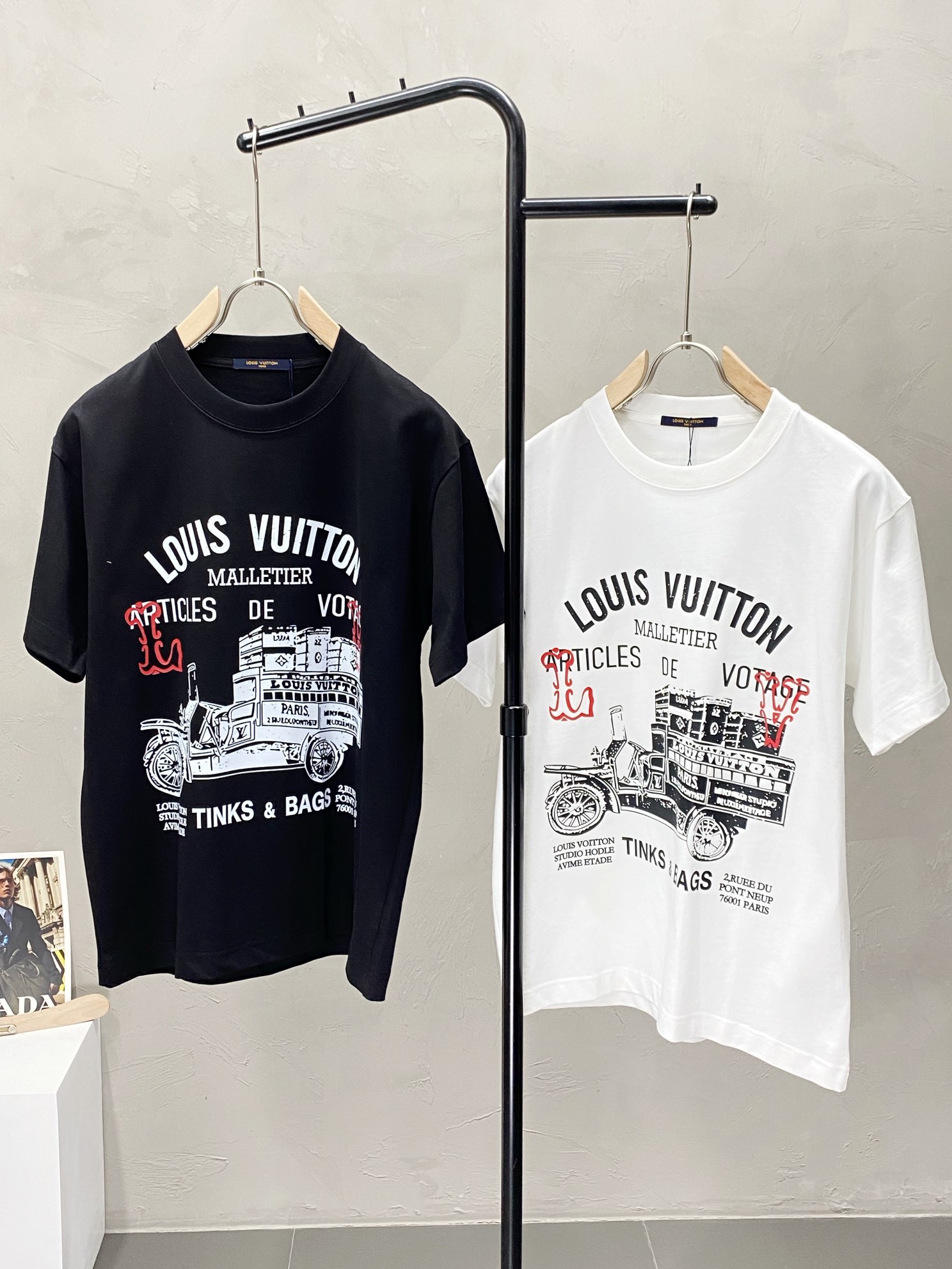 NO:448000,.Louis Vuitton exclusively offers new original single men's casual short sleeves, high-end customization, high-end version, fashionable and versatile imported fabric, super soft and delicate, skin-friendly and comfortable to wear, high-end boutique, OEM, fine-made top body, very good, men's essential items, three standards, S-2XL,,louis vuitton,louis vuitton,T-shirt,alexander wang19860909.Louis Vuitton路易威登独家专供新款原单男士休闲短袖 高端定制 高端版本 时尚百搭爆款进口面料 手感超柔软细腻 穿着亲肤舒适 高端精品 代工厂精细做上身非常赞 男士必备单品 三标齐全 码数S-2XL,,louis vuitton,louis vuitton,T-shirt,alexander wang,Men's clothing