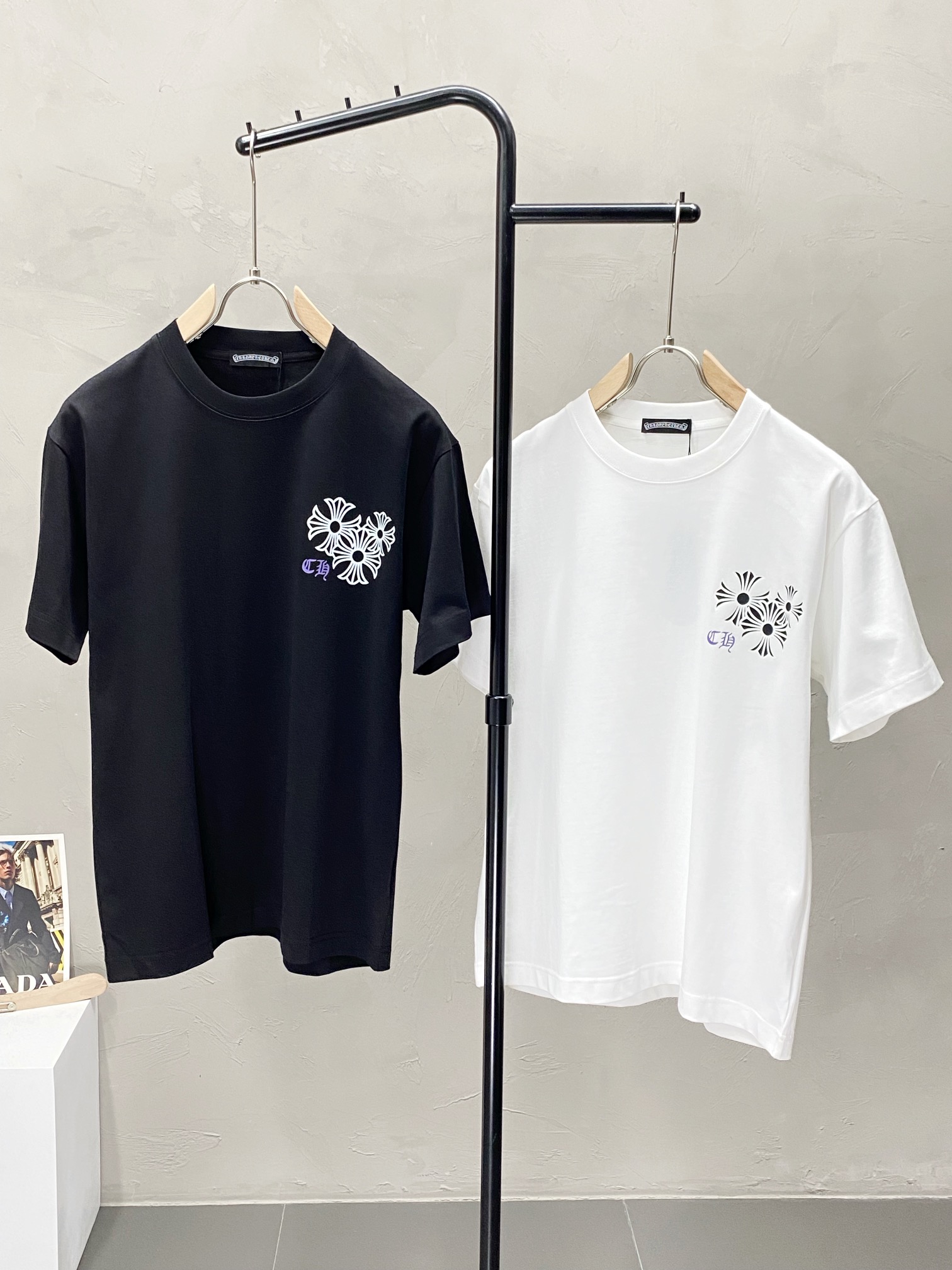 NO:448021,.Chrome Hearts exclusively offers new original single men's casual short sleeves, high-end customization, high-end version, fashionable and versatile imported fabric, super soft and delicate, skin-friendly and comfortable to wear, high-end boutique, OEM factory fine-made top body, very good men's essential items, three standards, S-2XL, chrome hearts, chrome hearts, T-shirt, alexander wang19860909.Chrome Hearts克罗心独家专供新款原单男士休闲短袖 高端定制 高端版本 时尚百搭爆款进口面料 手感超柔软细腻 穿着亲肤舒适 高端精品 代工厂精细做上身非常赞 男士必备单品 三标齐全 码数S-2XL,,chrome hearts,chrome hearts,T-shirt,alexander wang,Men's clothing