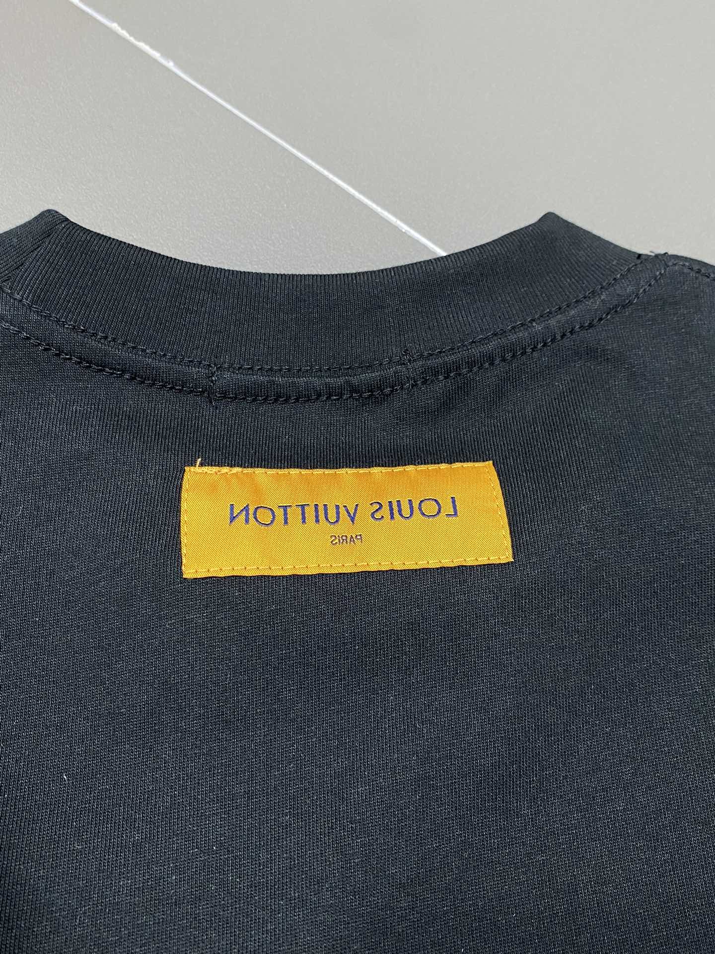    。Louis Vuitton路易威登💥独家专供新款原单男士休闲春夏短袖 高端  高端版本 时尚百搭