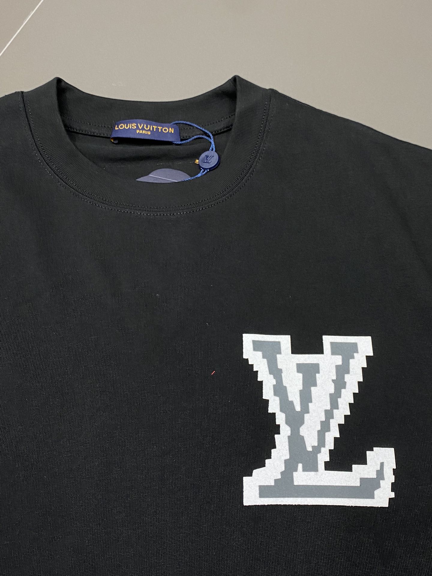    。Louis Vuitton路易威登💥独家专供新款原单男士休闲春夏短袖 高端  高端版本 时尚百搭