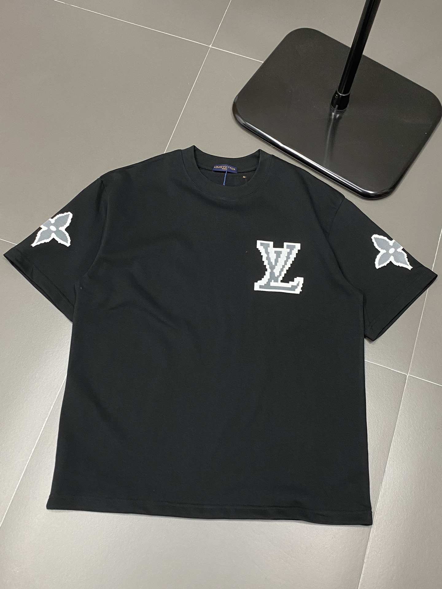    。Louis Vuitton路易威登💥独家专供新款原单男士休闲春夏短袖 高端  高端版本 时尚百搭