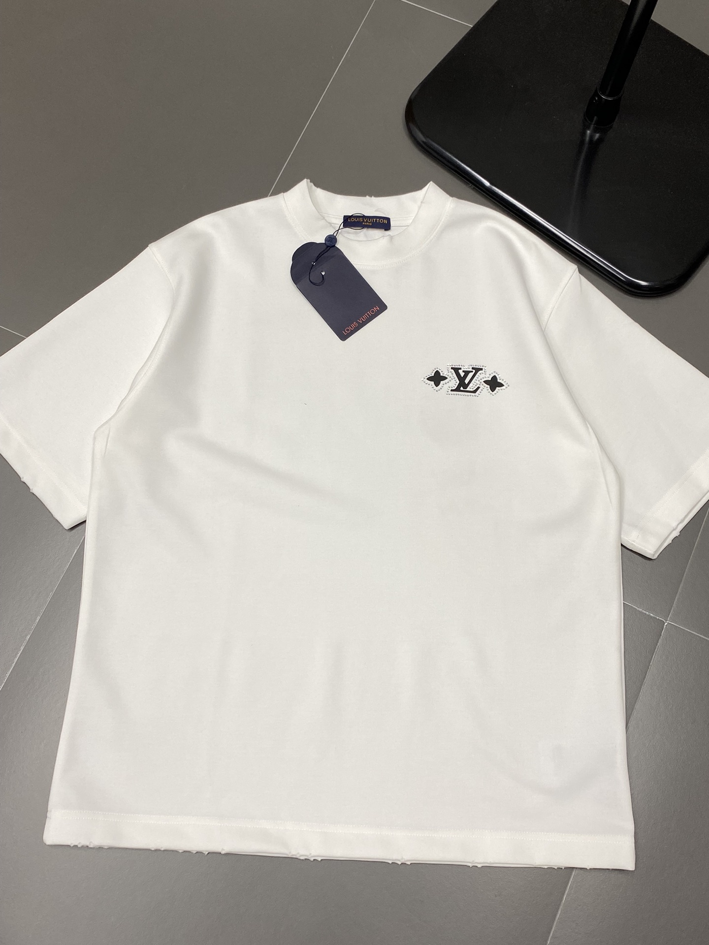    。Louis Vuitton路易威登💥独家专供新款原单男士休闲春夏短袖 高端  高端版本 时尚百搭