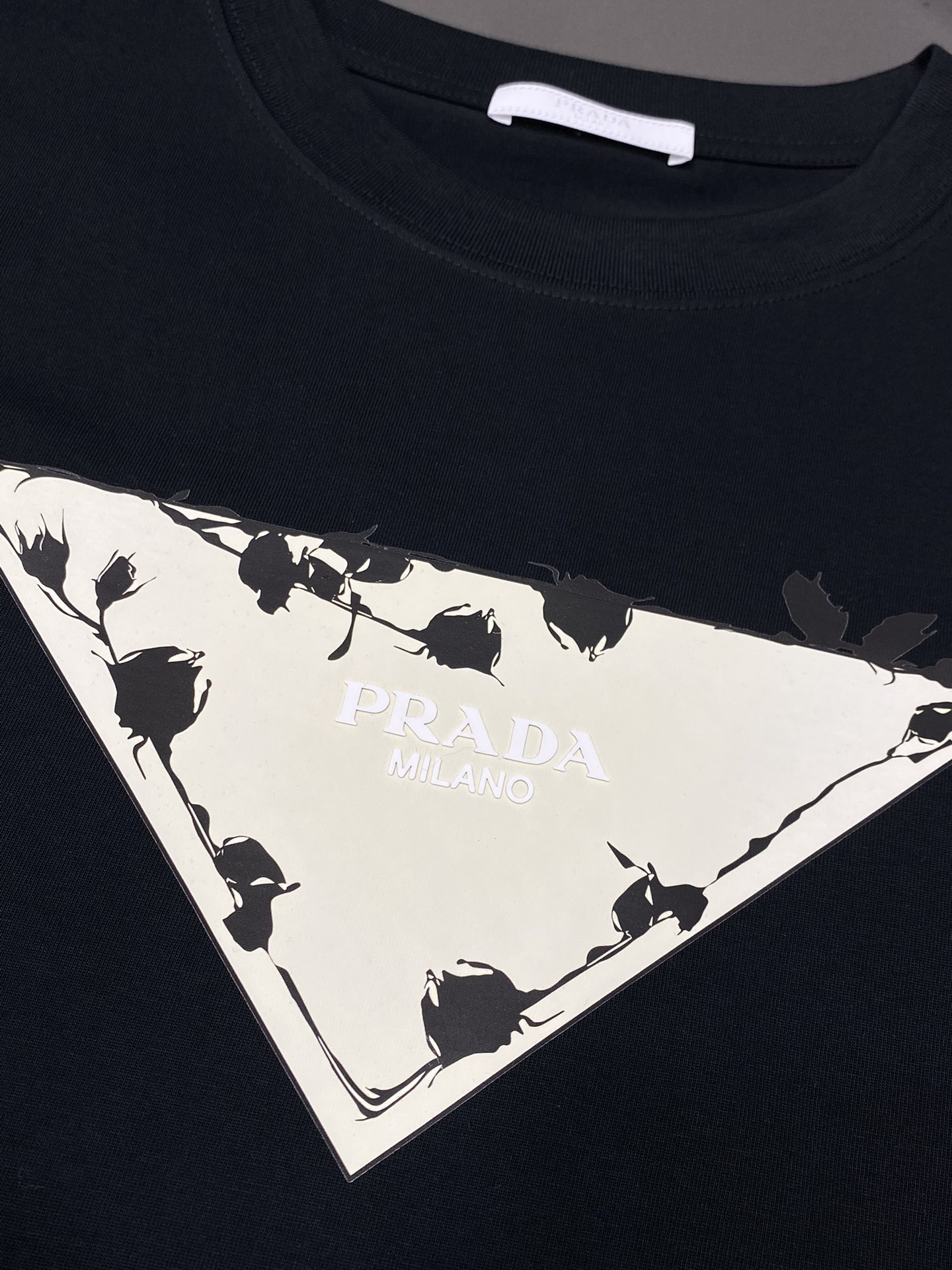    。Prada普拉达💥独家专供新款原单男士休闲春夏短袖 高端  高端版本 时尚百搭爆款⚠️⚠️✨✨进