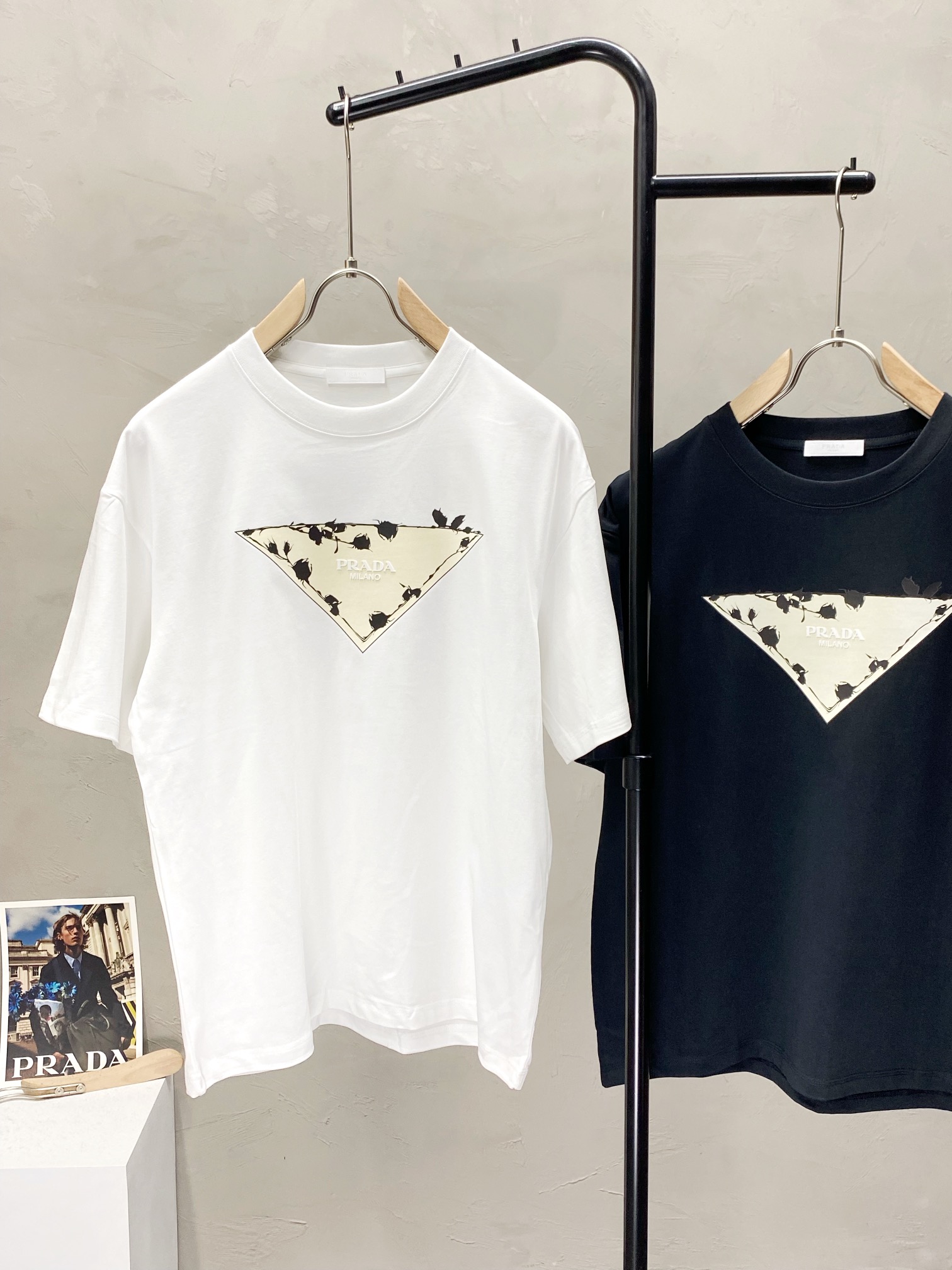    。Prada普拉达💥独家专供新款原单男士休闲春夏短袖 高端  高端版本 时尚百搭爆款⚠️⚠️✨✨进