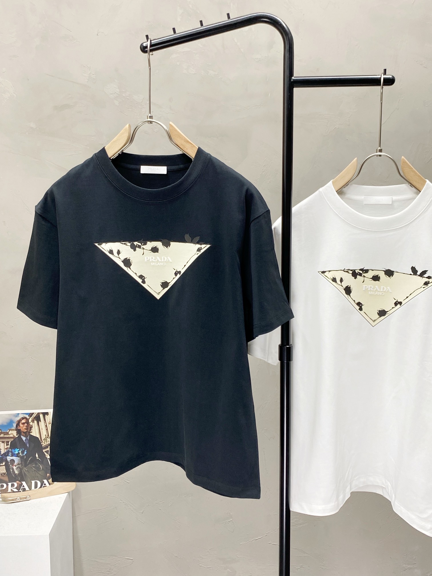    。Prada普拉达💥独家专供新款原单男士休闲春夏短袖 高端  高端版本 时尚百搭爆款⚠️⚠️✨✨进