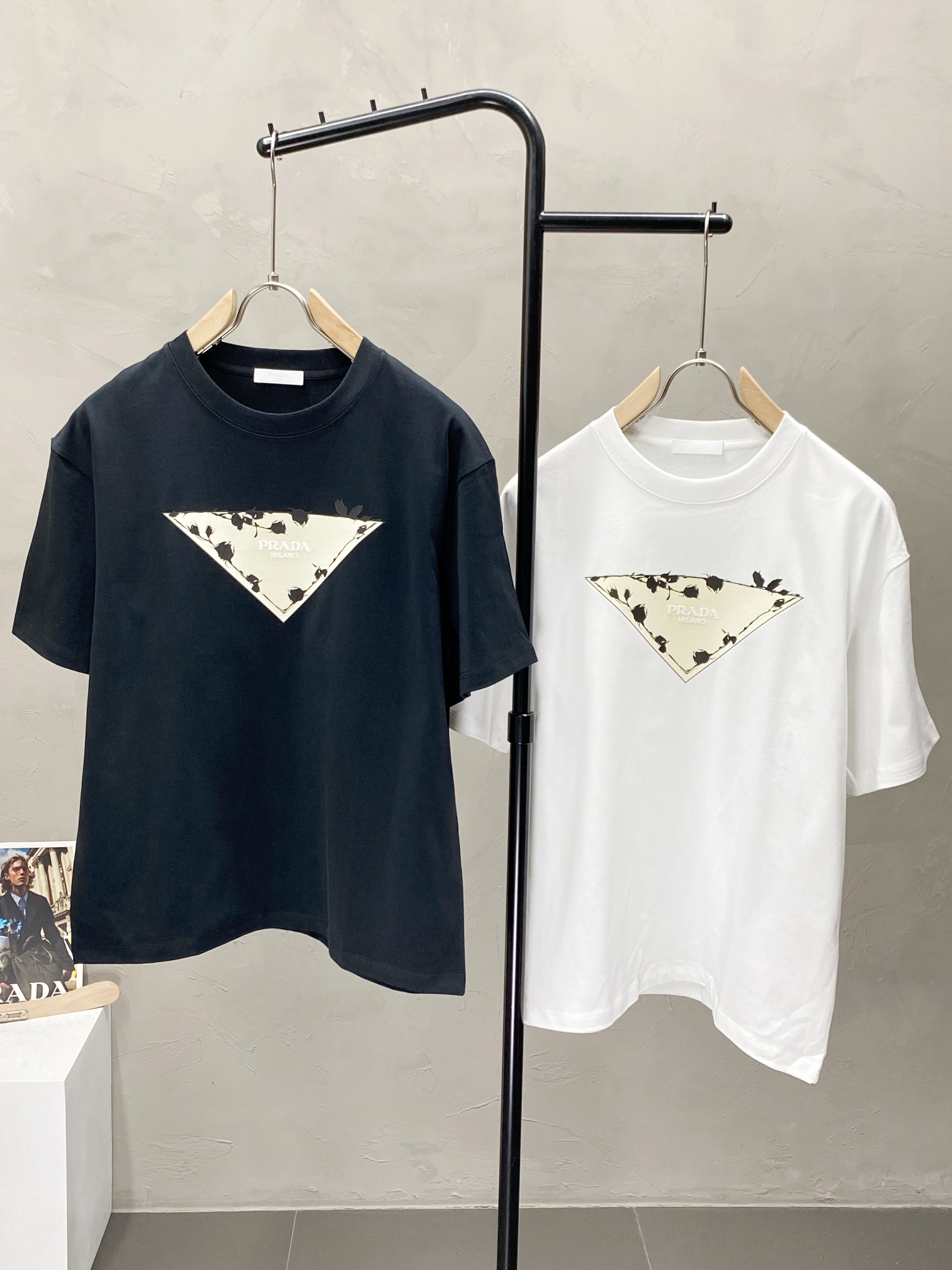    。Prada普拉达💥独家专供新款原单男士休闲春夏短袖 高端  高端版本 时尚百搭爆款⚠️⚠️✨✨进