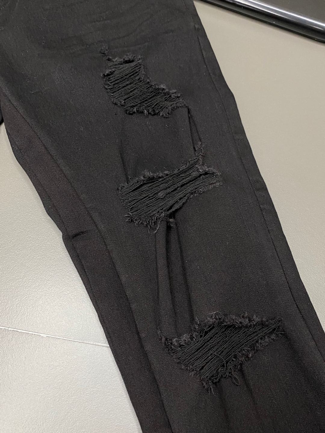  。PurPle Brand💥独家专供新款 微喇牛仔裤👖高端版本！专柜 面料 透气舒适度高，细节无可挑剔