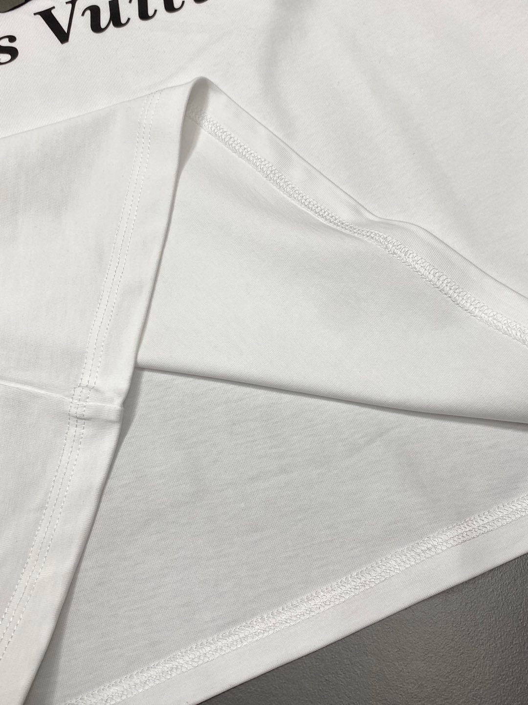    。Louis Vuitton路易威登💥独家专供新款原单男士休闲春夏短袖 高端  高端版本 时尚百搭