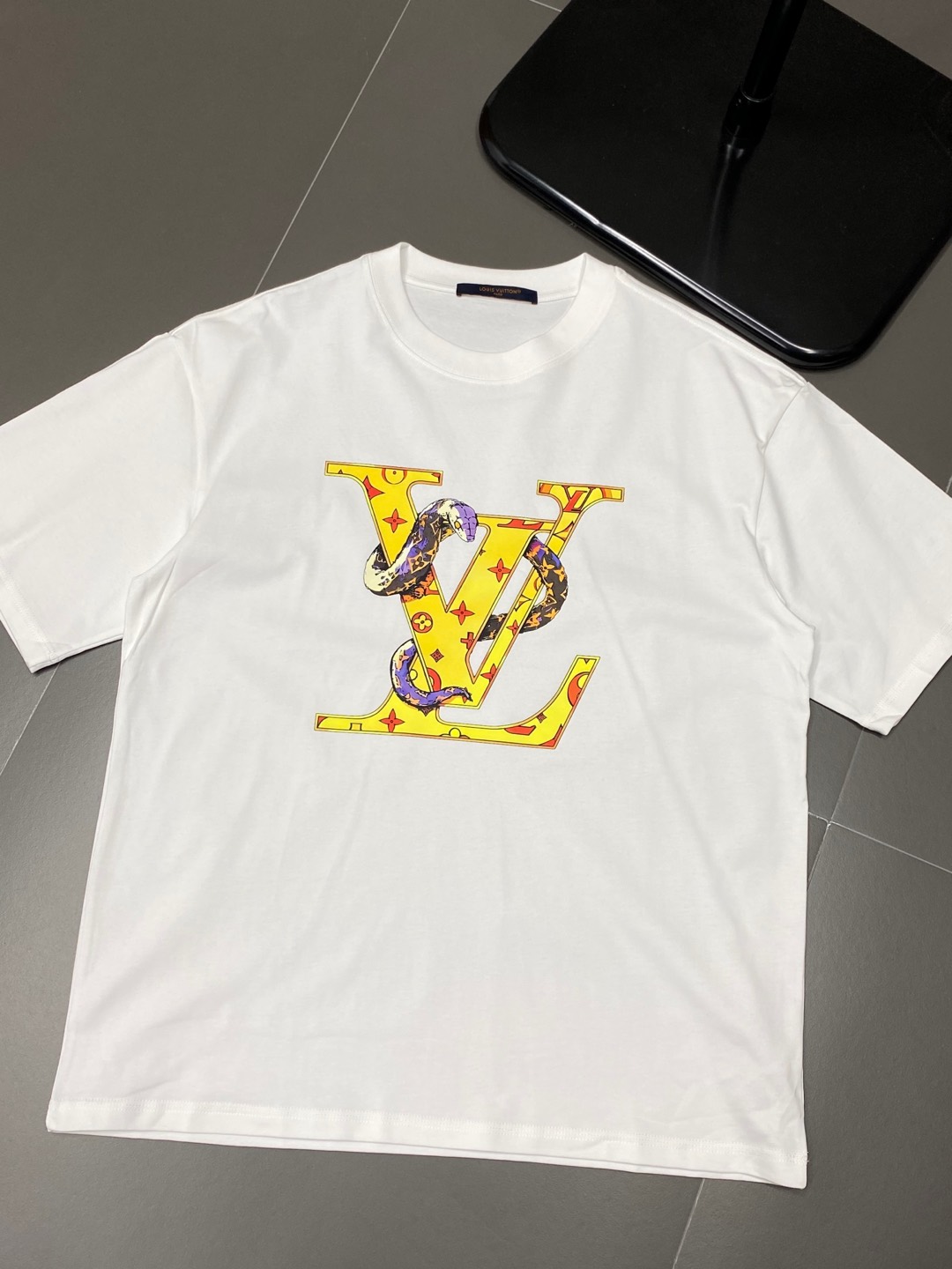    。Louis Vuitton路易威登💥独家专供新款原单男士休闲春夏短袖 高端  高端版本 时尚百搭