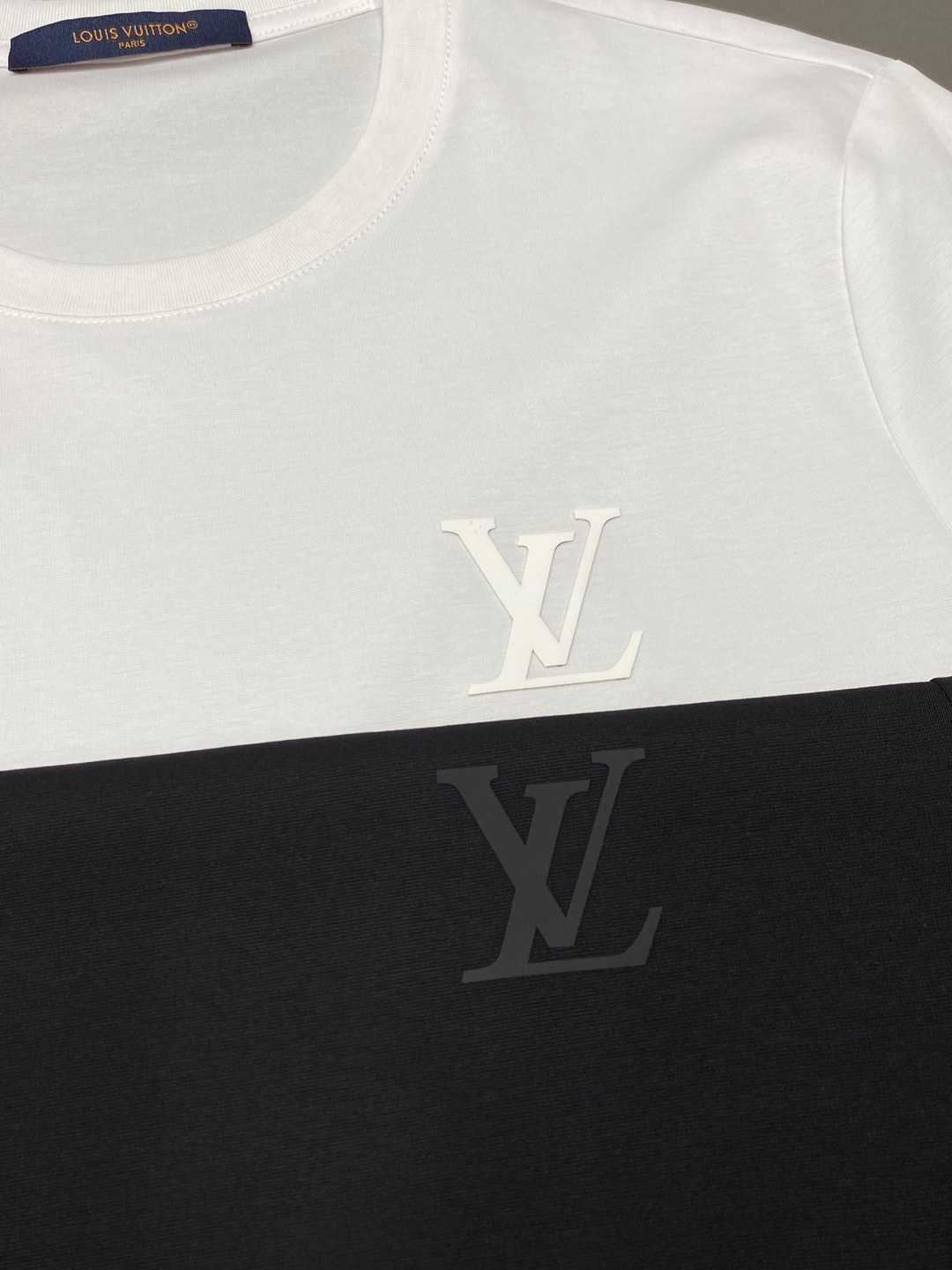    。Louis Vuitton路易威登💥独家专供新款原单男士休闲春夏短袖 高端  高端版本 时尚百搭