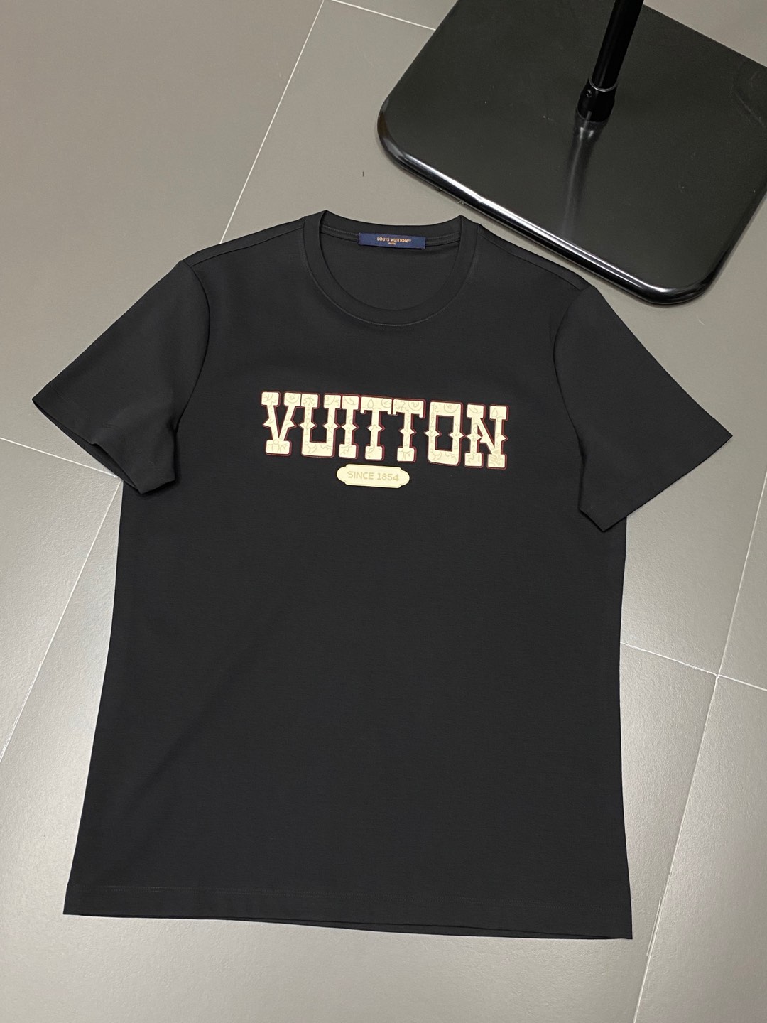    。Louis Vuitton路易威登💥独家专供新款原单男士休闲春夏短袖 高端  高端版本 时尚百搭