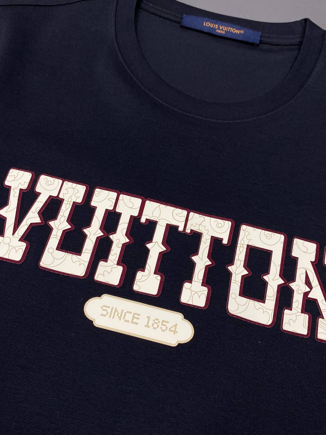    。Louis Vuitton路易威登💥独家专供新款原单男士休闲春夏短袖 高端  高端版本 时尚百搭