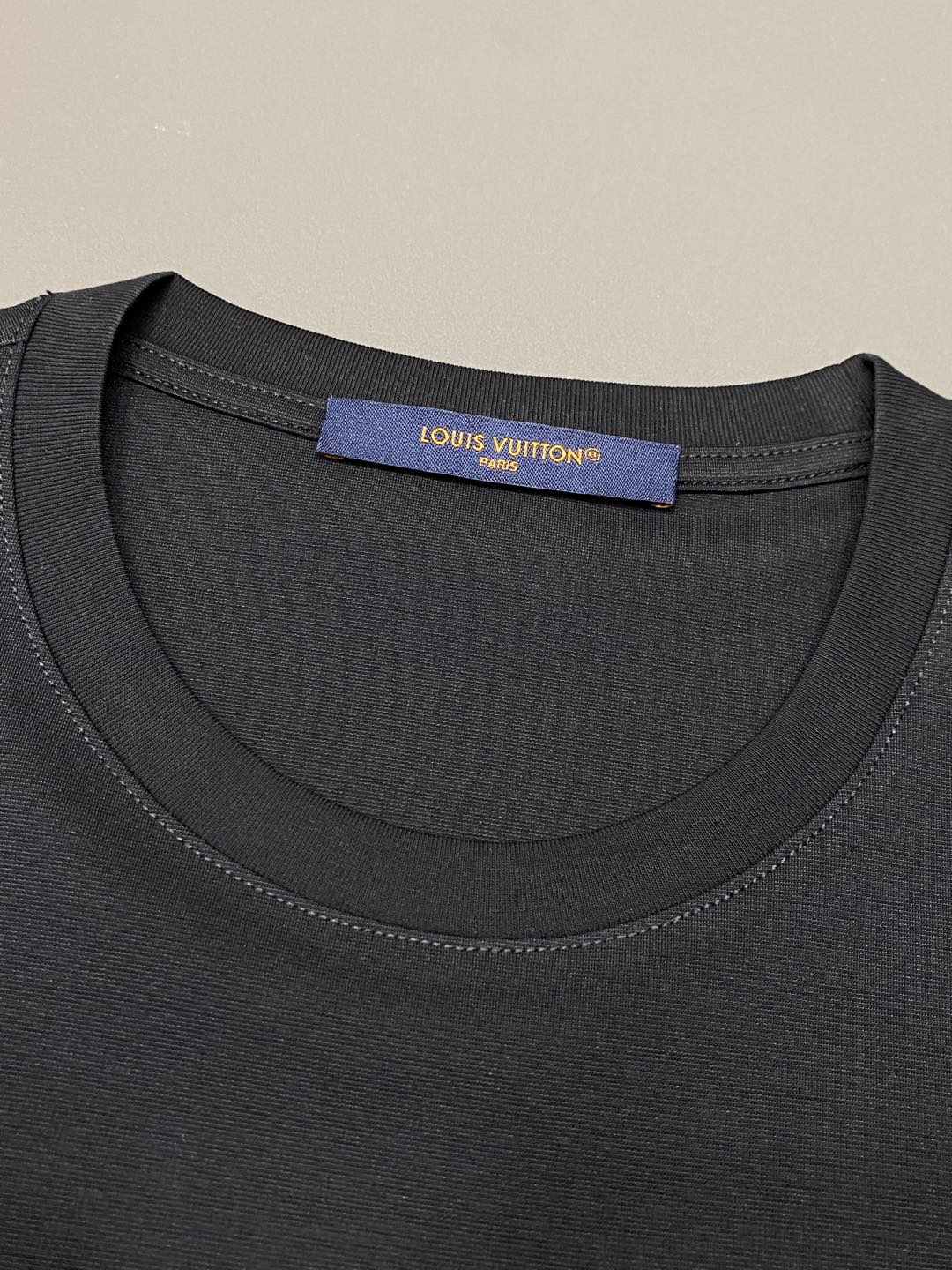    。Louis Vuitton路易威登💥独家专供新款原单男士休闲春夏短袖 高端  高端版本 时尚百搭