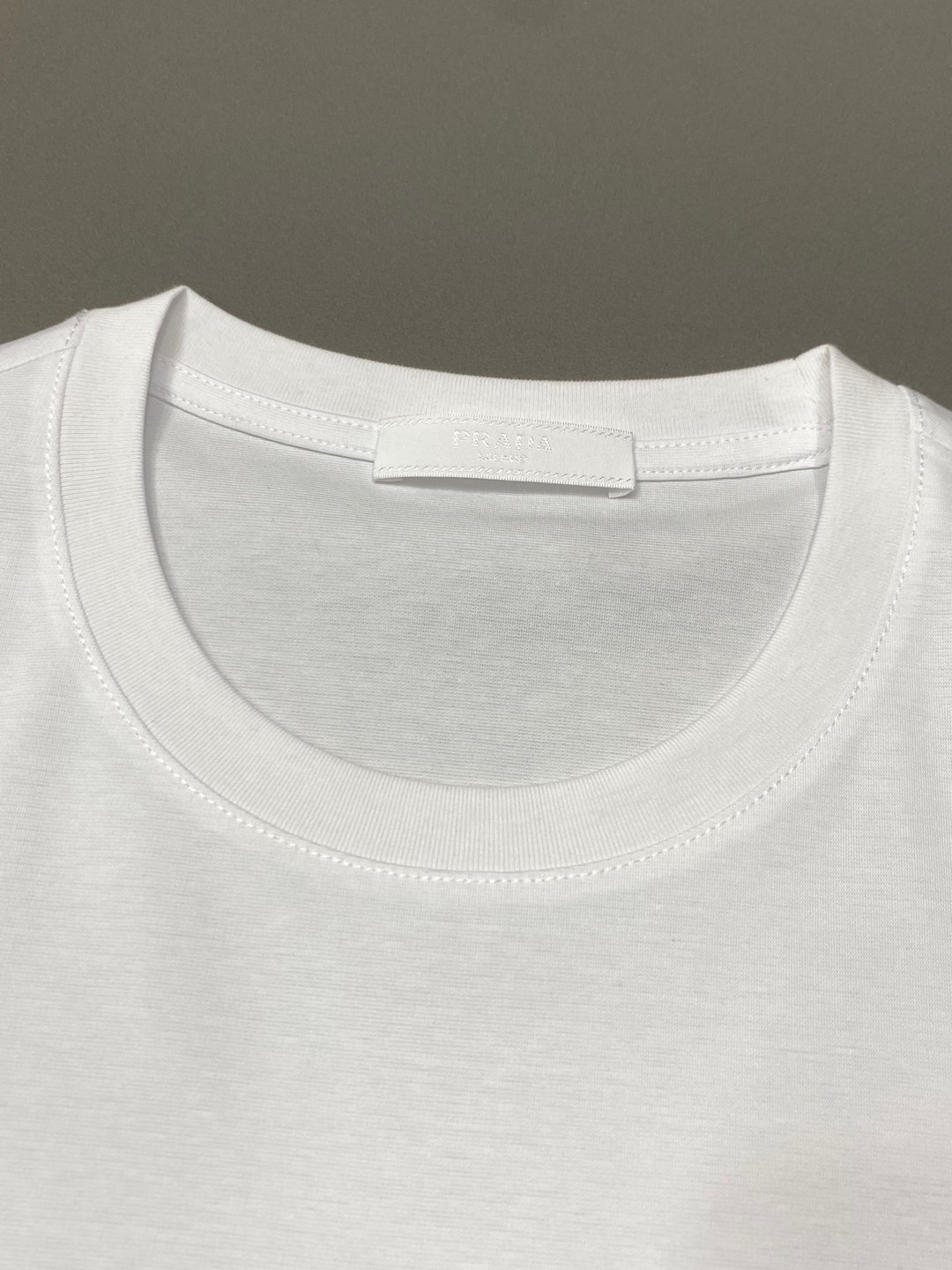    。Prada普拉达💥独家专供新款原单男士休闲春夏短袖 高端  高端版本 时尚百搭爆款⚠️⚠️✨✨进