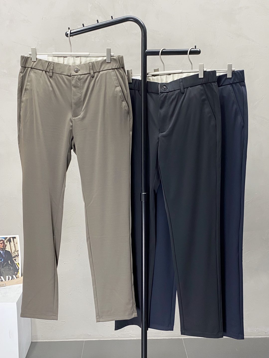 NO:419574,.Moncler masked exclusively for new spring and autumn casual pants, high-end version!  Customized fabrics for counters are breathable and comfortable, with impeccable details, and the brand element design concept reflects high quality. The feel is delicate and soft!  It is casually cut, with a great upper body style!  Number of codes 29-42, Moncler,alexander wang19860909.Moncler蒙口独家专供新款春秋休闲裤 高端版本！专柜定制面料 透气舒适度高,细节无可挑剔,品牌元素设计理念,体现高品质.手感细腻柔软！呈现休闲裁剪,上身版型超赞！码数29-42,,Moncler,alexander wang,Men's clothing