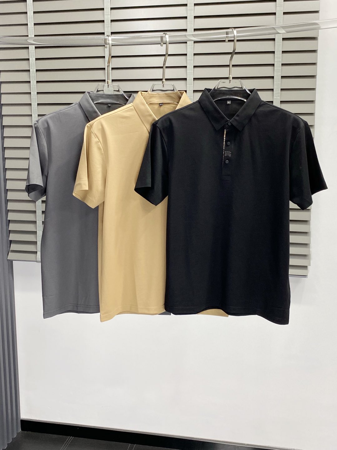    。Burberry巴宝莉💥独家专供新款原单男士休闲春夏翻领短袖 高端  高端版本 时尚百搭爆款⚠️