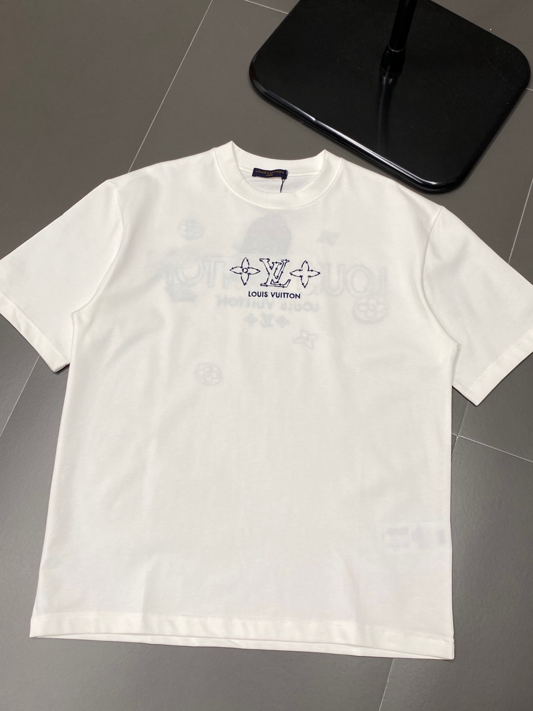    。Louis Vuitton路易威登💥独家专供新款原单男士休闲春夏短袖 高端  高端版本 时尚百搭