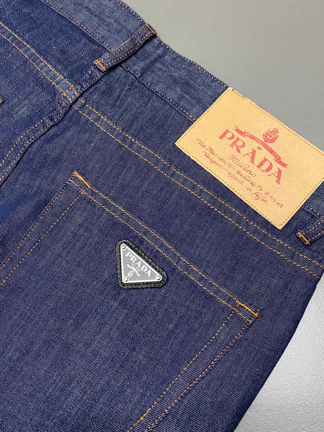    。Prada普拉达💥独家专供新款休闲春夏牛仔裤👖高端版本！专柜 面料 透气舒适度高，细节无可挑剔，