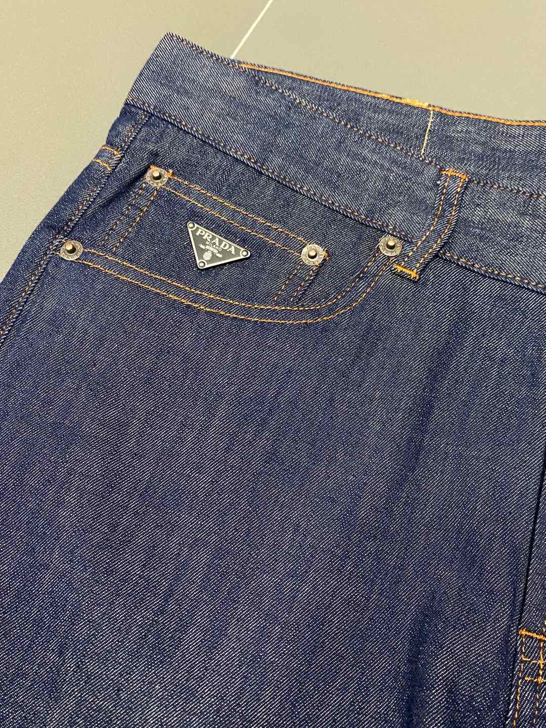    。Prada普拉达💥独家专供新款休闲春夏牛仔裤👖高端版本！专柜 面料 透气舒适度高，细节无可挑剔，