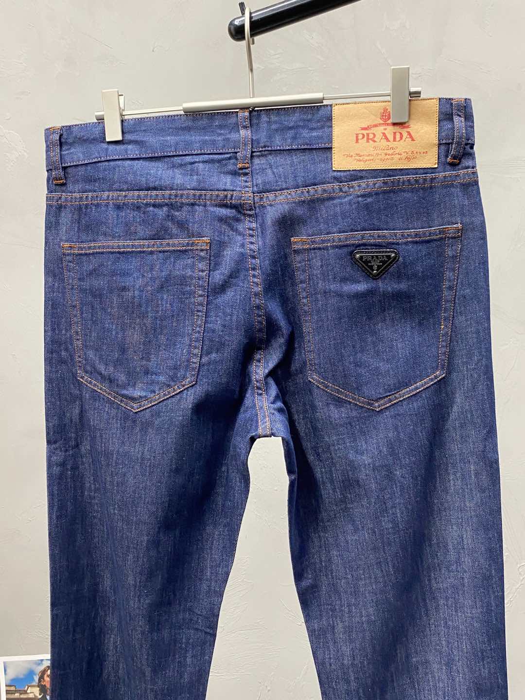    。Prada普拉达💥独家专供新款休闲春夏牛仔裤👖高端版本！专柜 面料 透气舒适度高，细节无可挑剔，