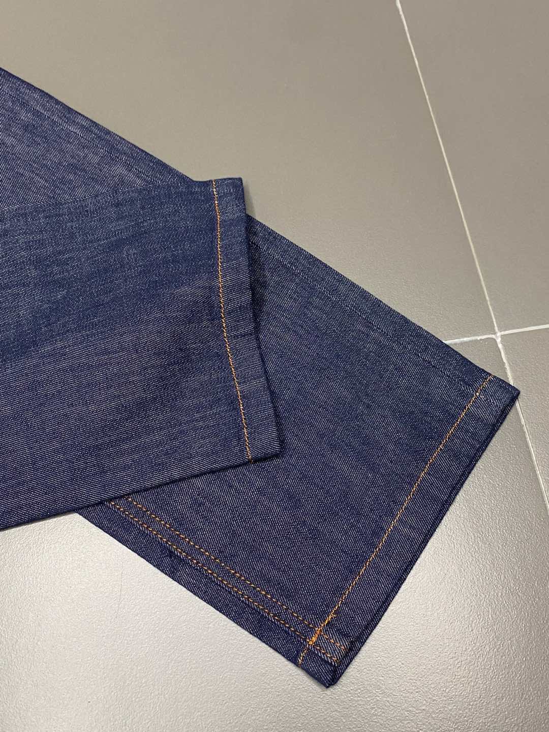    。Prada普拉达💥独家专供新款休闲春夏牛仔裤👖高端版本！专柜 面料 透气舒适度高，细节无可挑剔，