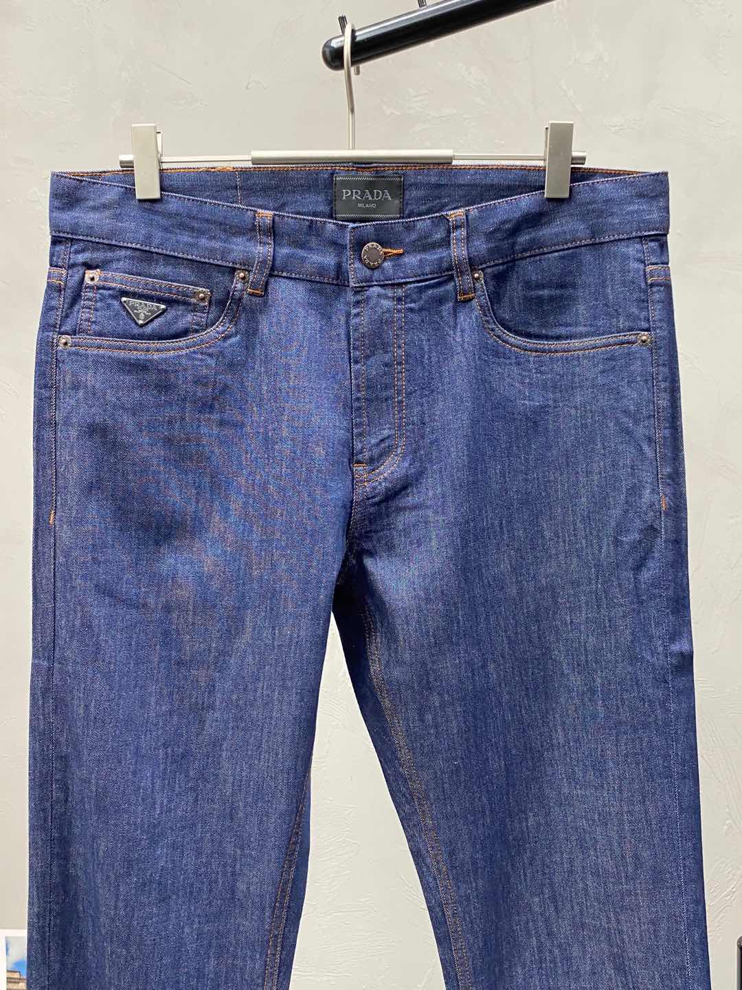    。Prada普拉达💥独家专供新款休闲春夏牛仔裤👖高端版本！专柜 面料 透气舒适度高，细节无可挑剔，