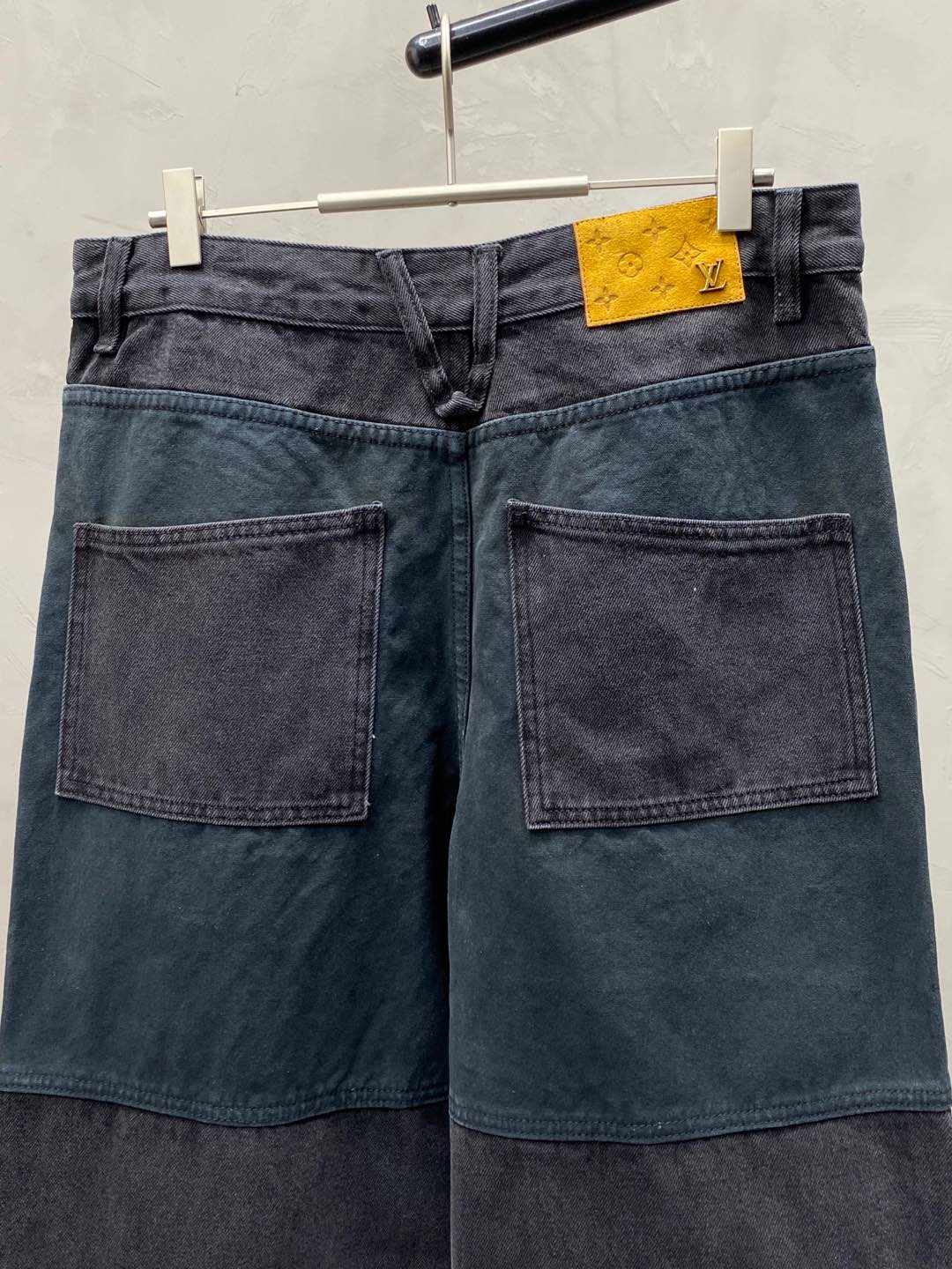  。Louis Vuitton路易威登💥独家专供新款休闲阔腿牛仔裤👖高端版本！专柜 面料 透气舒适度高，