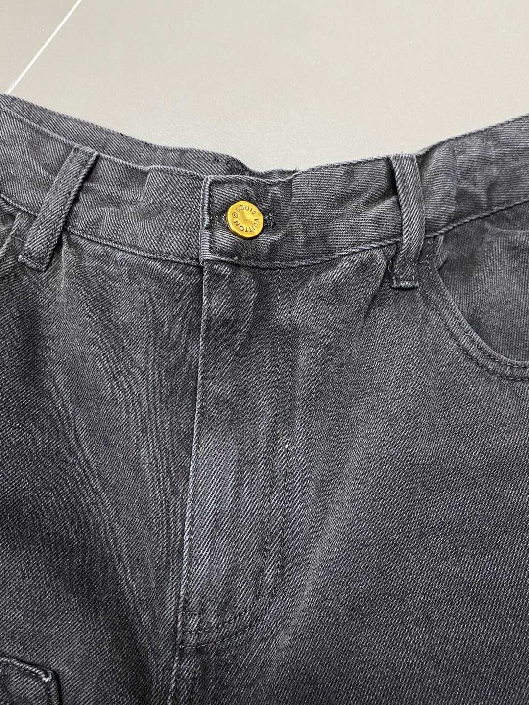  。Louis Vuitton路易威登💥独家专供新款休闲阔腿牛仔裤👖高端版本！专柜 面料 透气舒适度高，