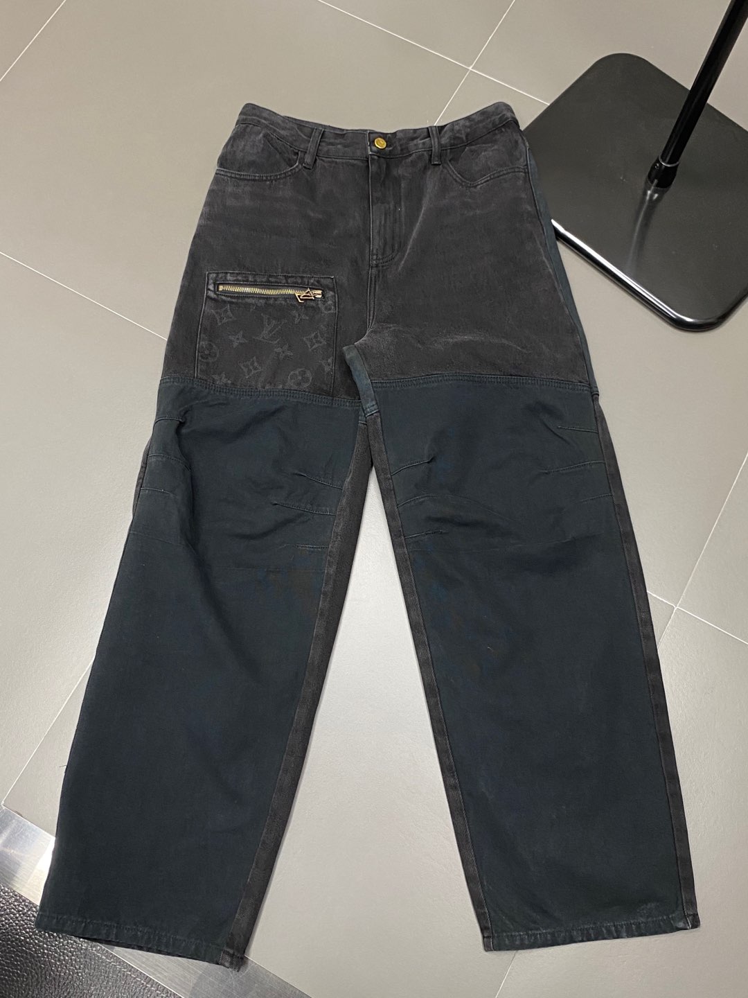  。Louis Vuitton路易威登💥独家专供新款休闲阔腿牛仔裤👖高端版本！专柜 面料 透气舒适度高，