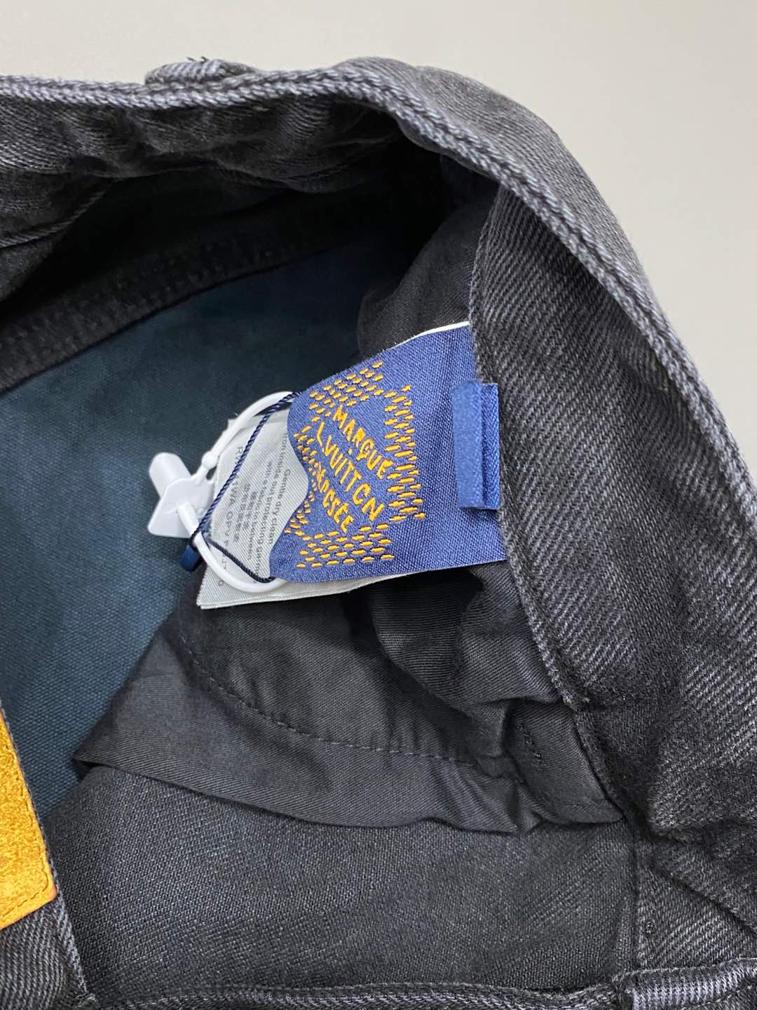  。Louis Vuitton路易威登💥独家专供新款休闲阔腿牛仔裤👖高端版本！专柜 面料 透气舒适度高，