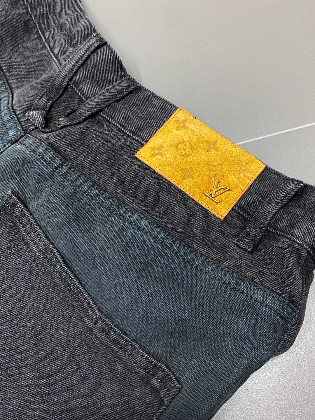  。Louis Vuitton路易威登💥独家专供新款休闲阔腿牛仔裤👖高端版本！专柜 面料 透气舒适度高，