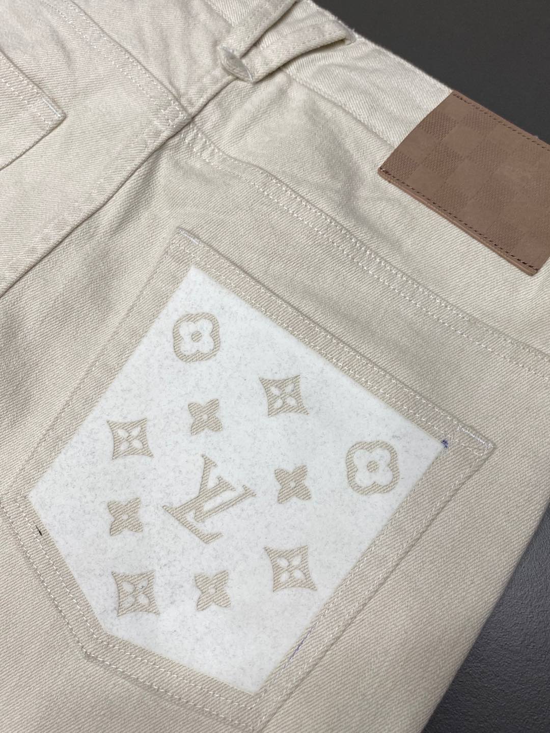    。Louis Vuitton路易威登💥独家专供新款休闲春夏牛仔裤👖高端版本！专柜 面料 透气舒适度