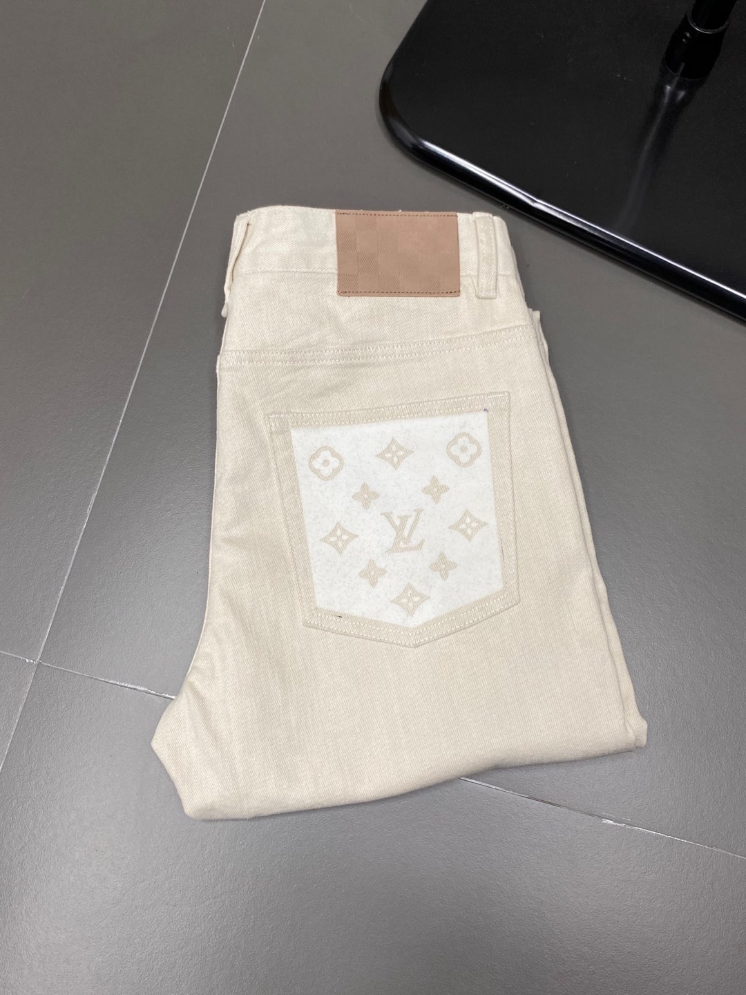    。Louis Vuitton路易威登💥独家专供新款休闲春夏牛仔裤👖高端版本！专柜 面料 透气舒适度