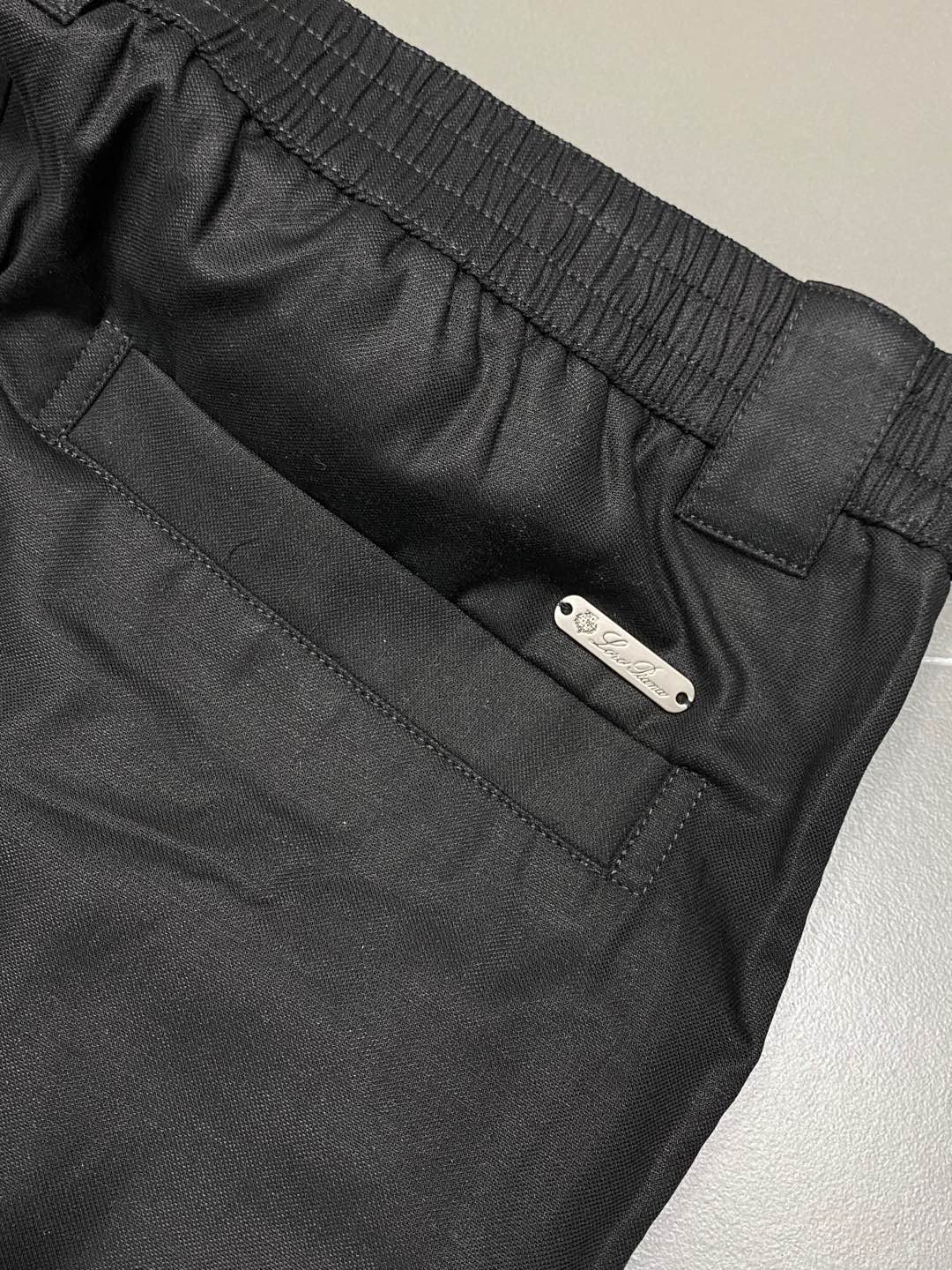  。lP🆕-Loro Piano诺悠翩雅💥独家专供新款休闲春秋休闲裤 高端版本！专柜 面料 透气舒适度高