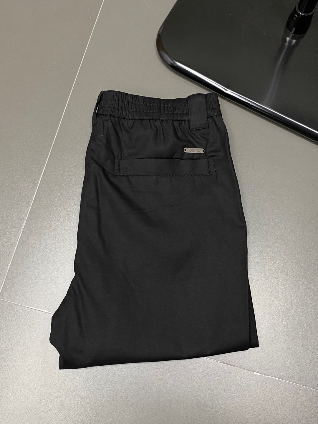  。lP🆕-Loro Piano诺悠翩雅💥独家专供新款休闲春秋休闲裤 高端版本！专柜 面料 透气舒适度高