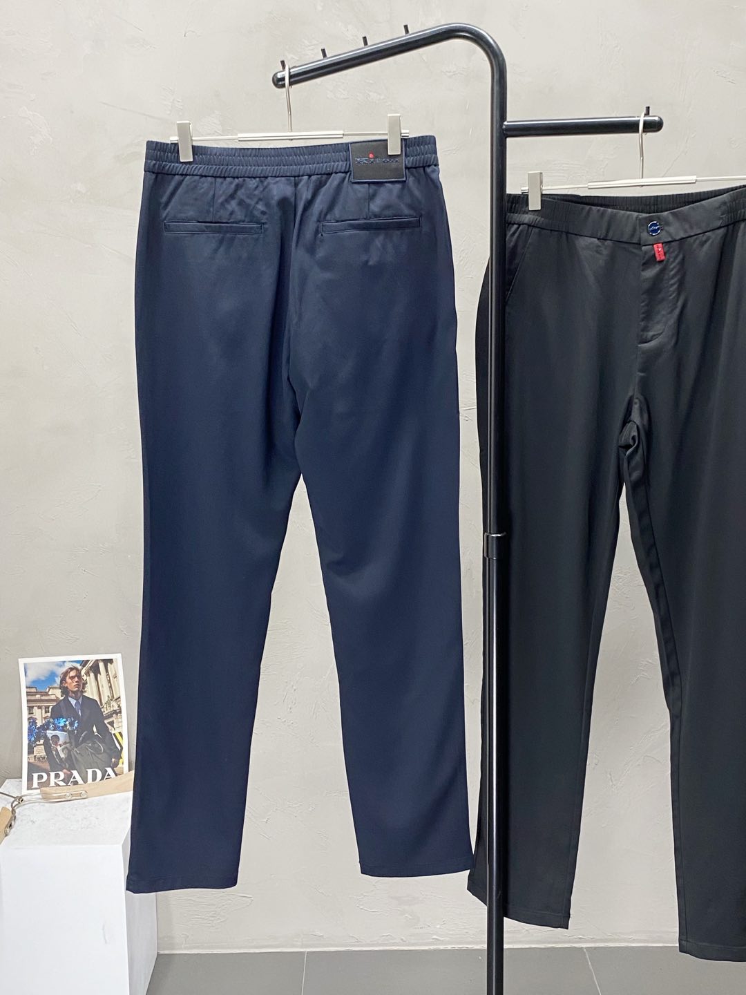  。KITON💥独家专供新款休闲春秋休闲裤 高端版本！专柜 面料 透气舒适度高，细节无可挑剔，品牌元素设