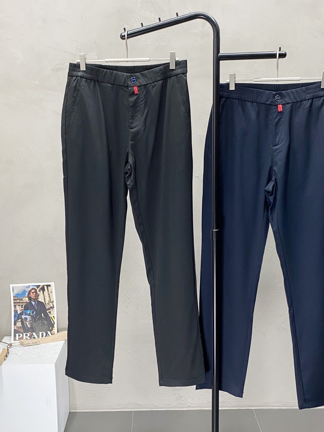  。KITON💥独家专供新款休闲春秋休闲裤 高端版本！专柜 面料 透气舒适度高，细节无可挑剔，品牌元素设