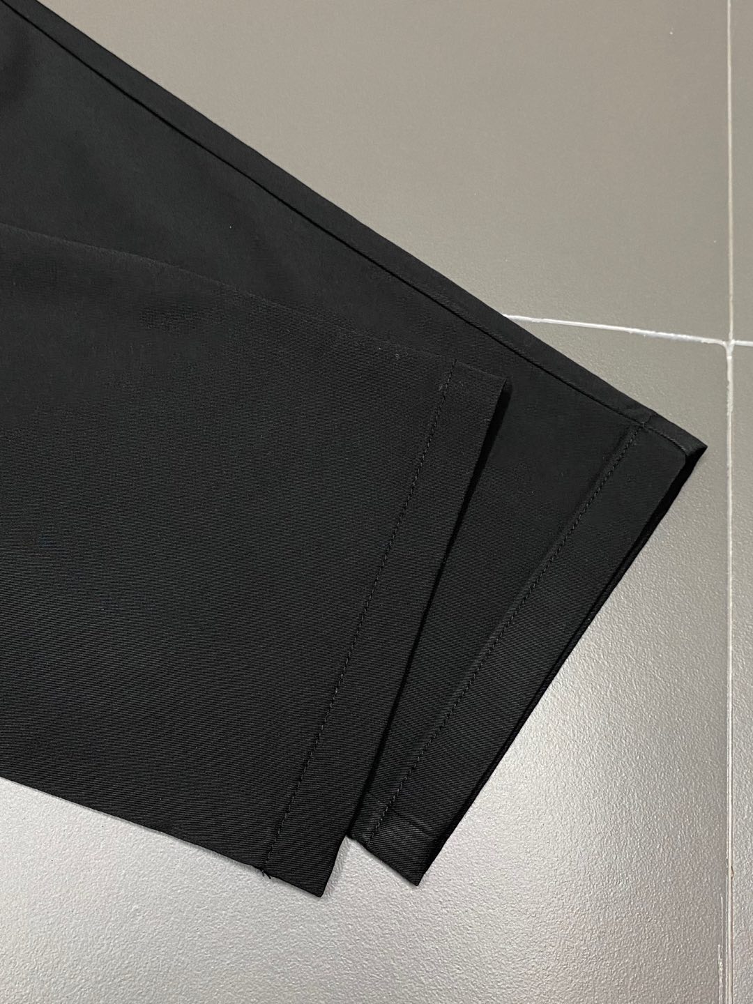  。KITON💥独家专供新款休闲春秋休闲裤 高端版本！专柜 面料 透气舒适度高，细节无可挑剔，品牌元素设