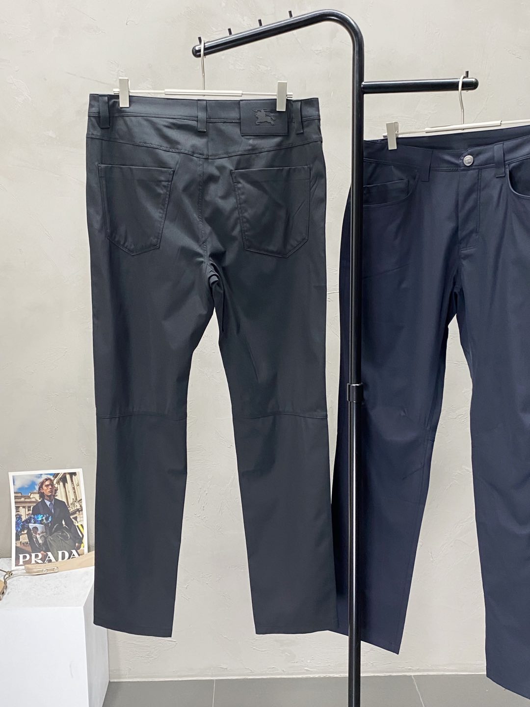  。Burberry巴宝莉💥独家专供新款休闲春秋休闲裤 高端版本！专柜 面料 透气舒适度高，细节无可挑剔