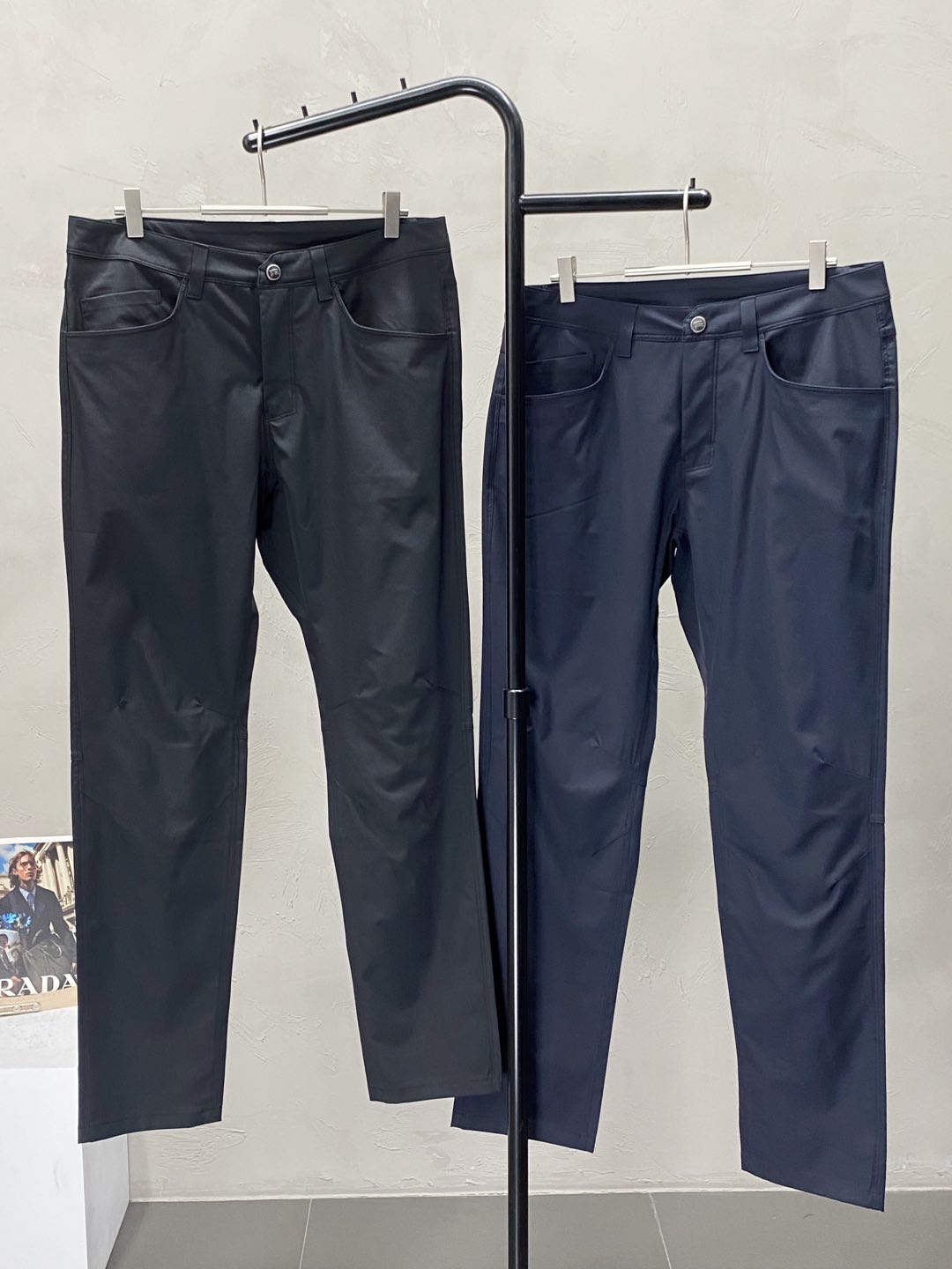  。Burberry巴宝莉💥独家专供新款休闲春秋休闲裤 高端版本！专柜 面料 透气舒适度高，细节无可挑剔