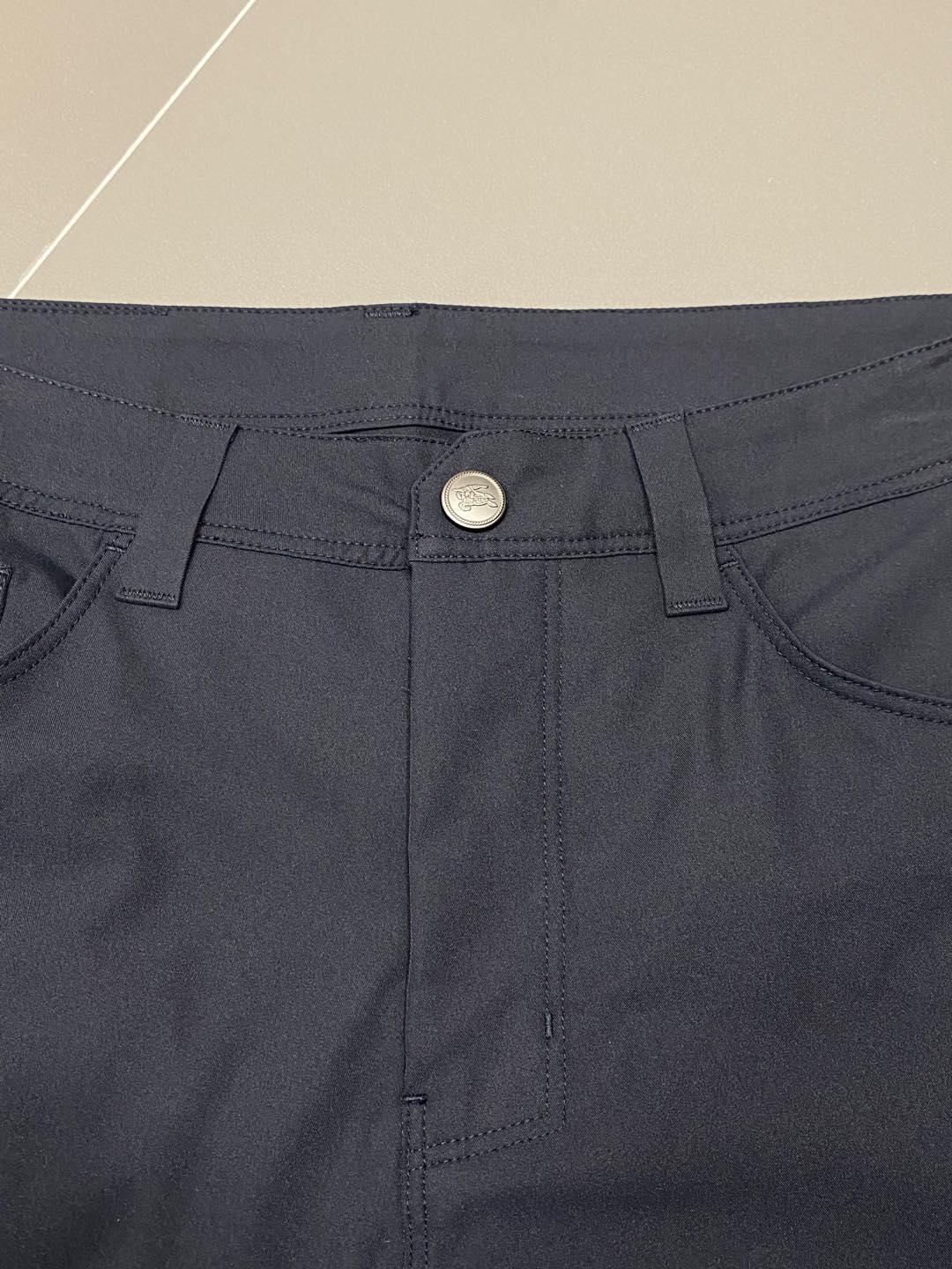  。Burberry巴宝莉💥独家专供新款休闲春秋休闲裤 高端版本！专柜 面料 透气舒适度高，细节无可挑剔