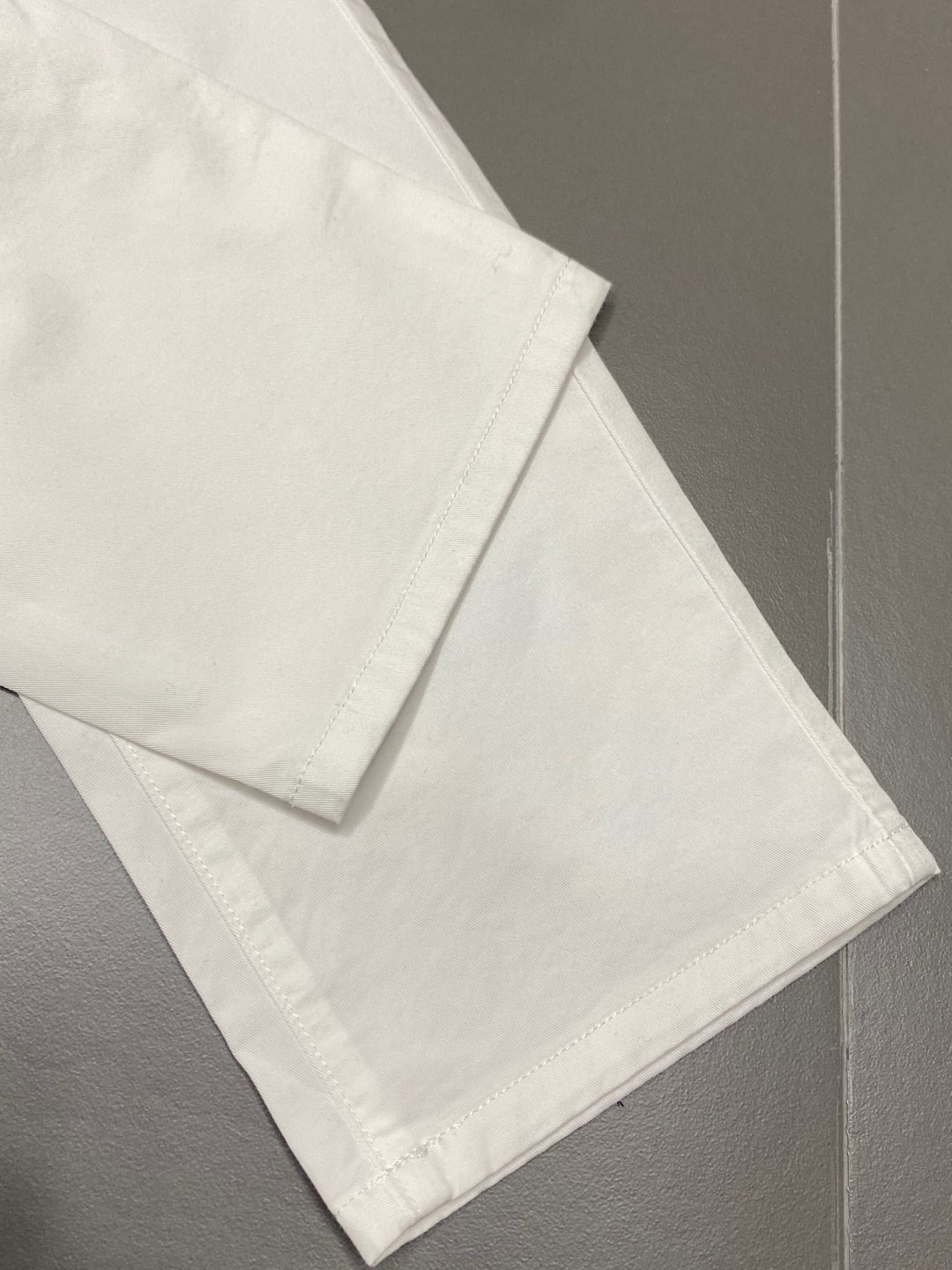  。Prada普拉达💥独家专供新款休闲春秋休闲裤 高端版本！专柜 面料 透气舒适度高，细节无可挑剔，品牌