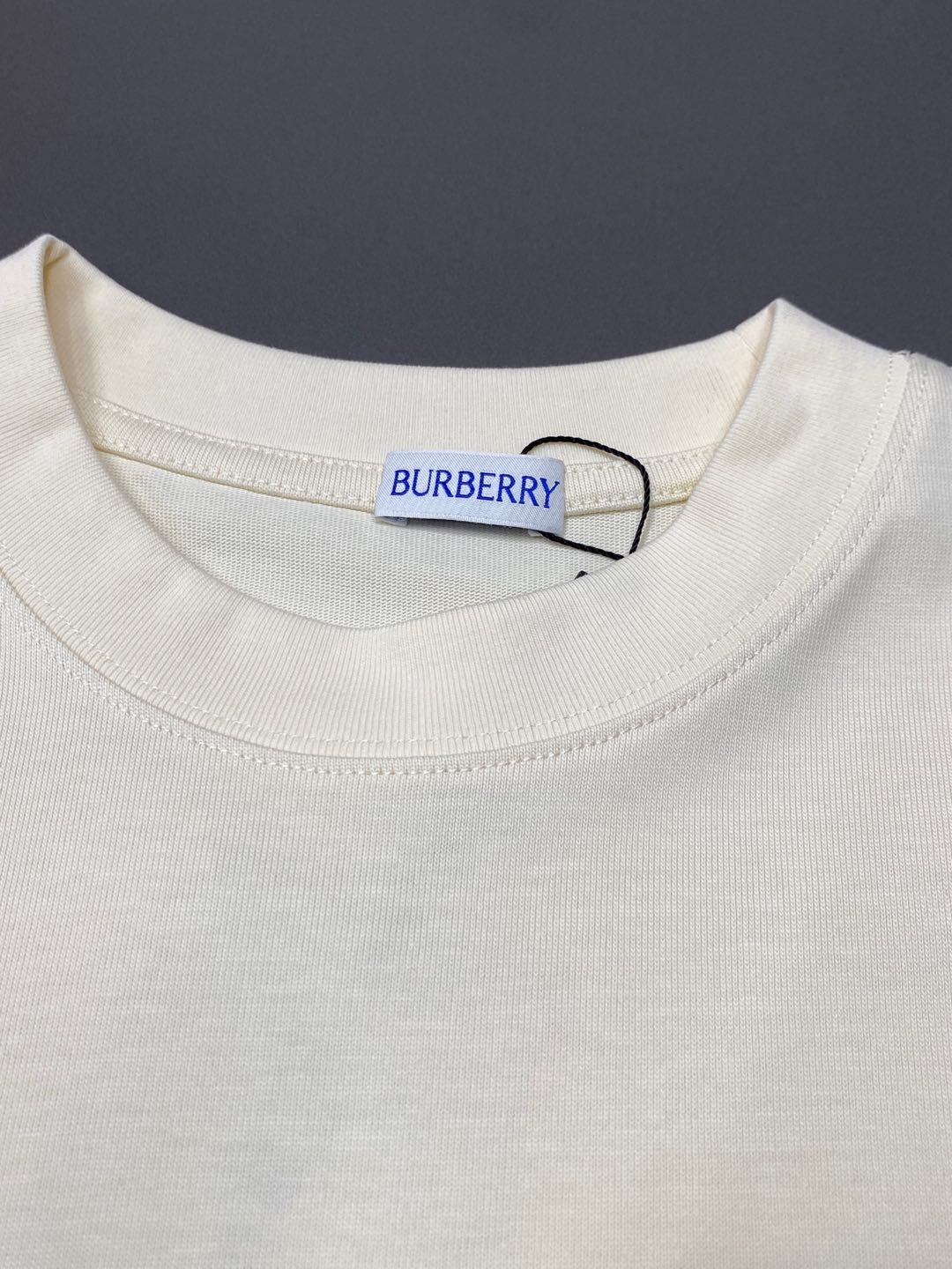    。Burberry巴宝莉💥独家专供新款原单男士休闲春夏短袖 高端  高端版本 时尚百搭爆款⚠️⚠️